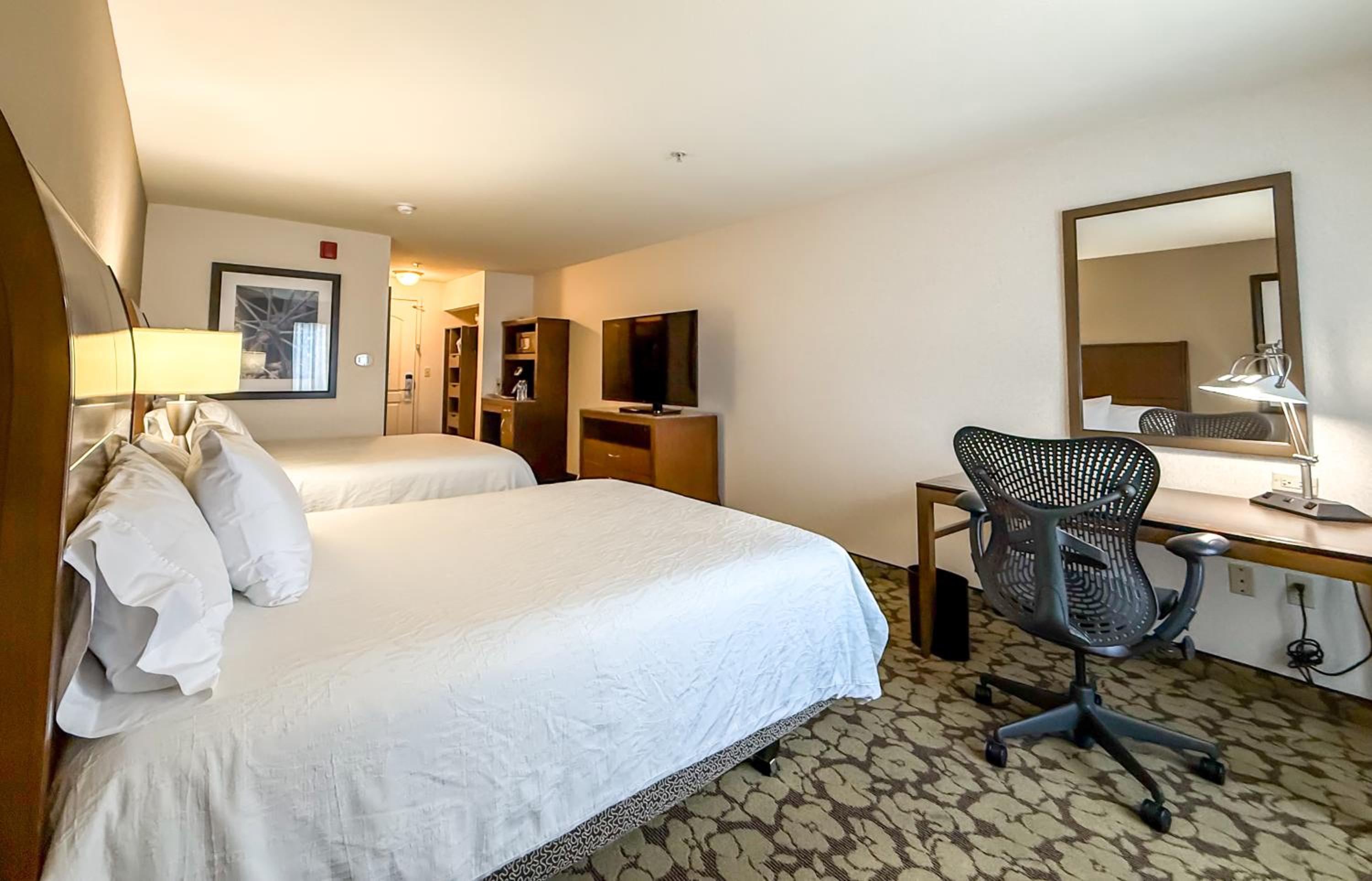 Queen Room with Two Queen Beds - Photo 2