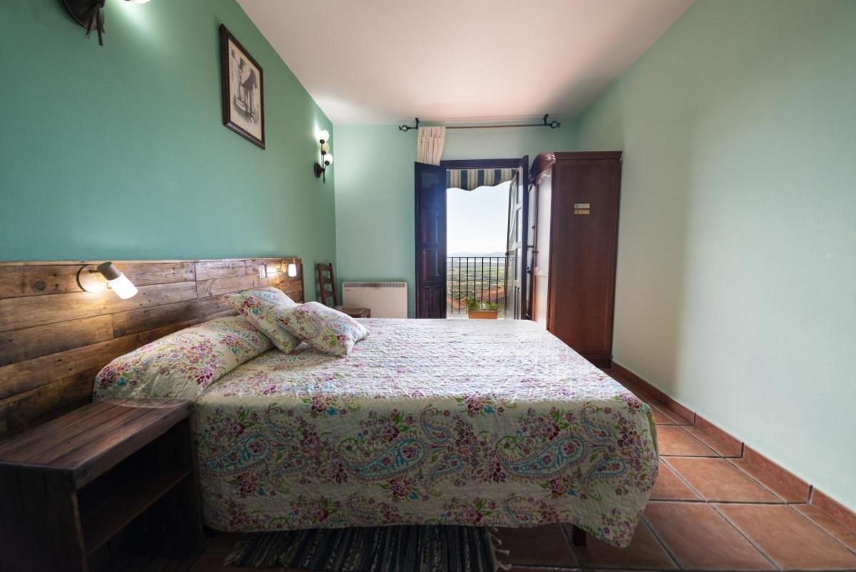 Five-Bedroom House photo 3