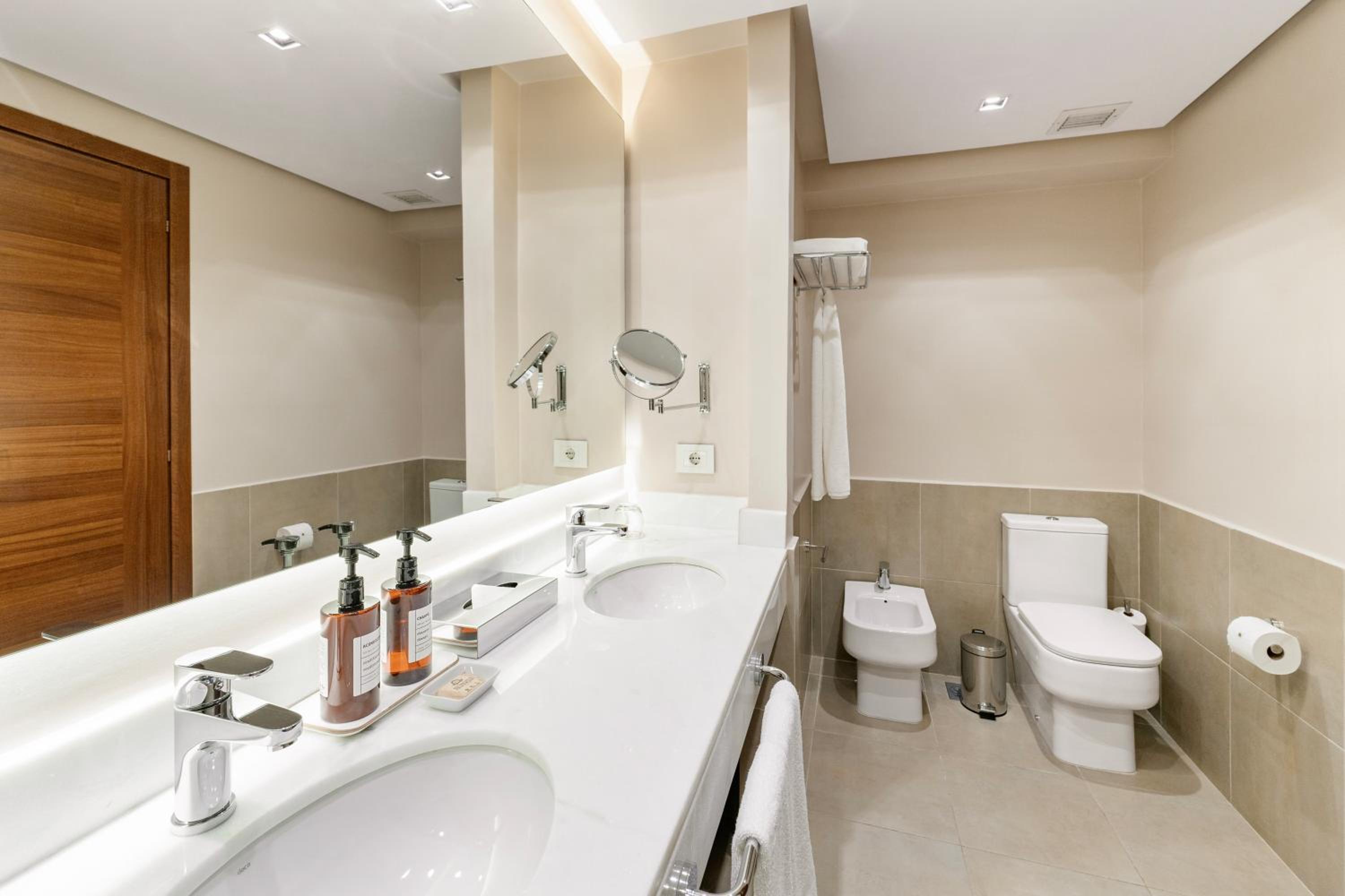 One-Bedroom King Suite
