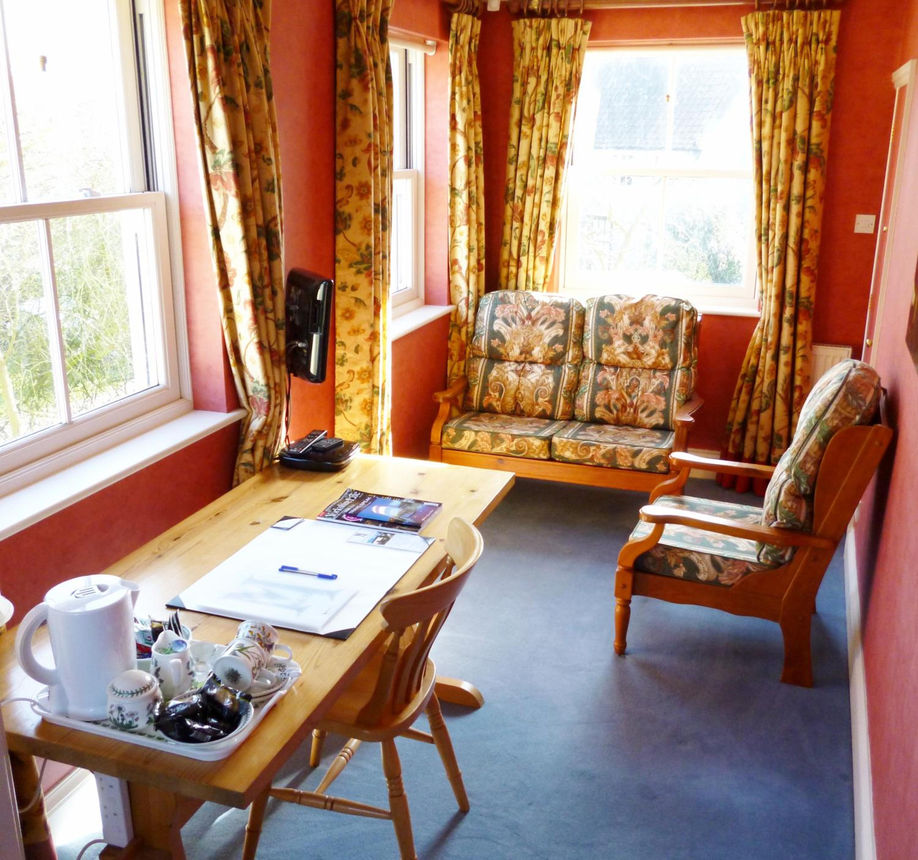 Deluxe King Suite photo 3