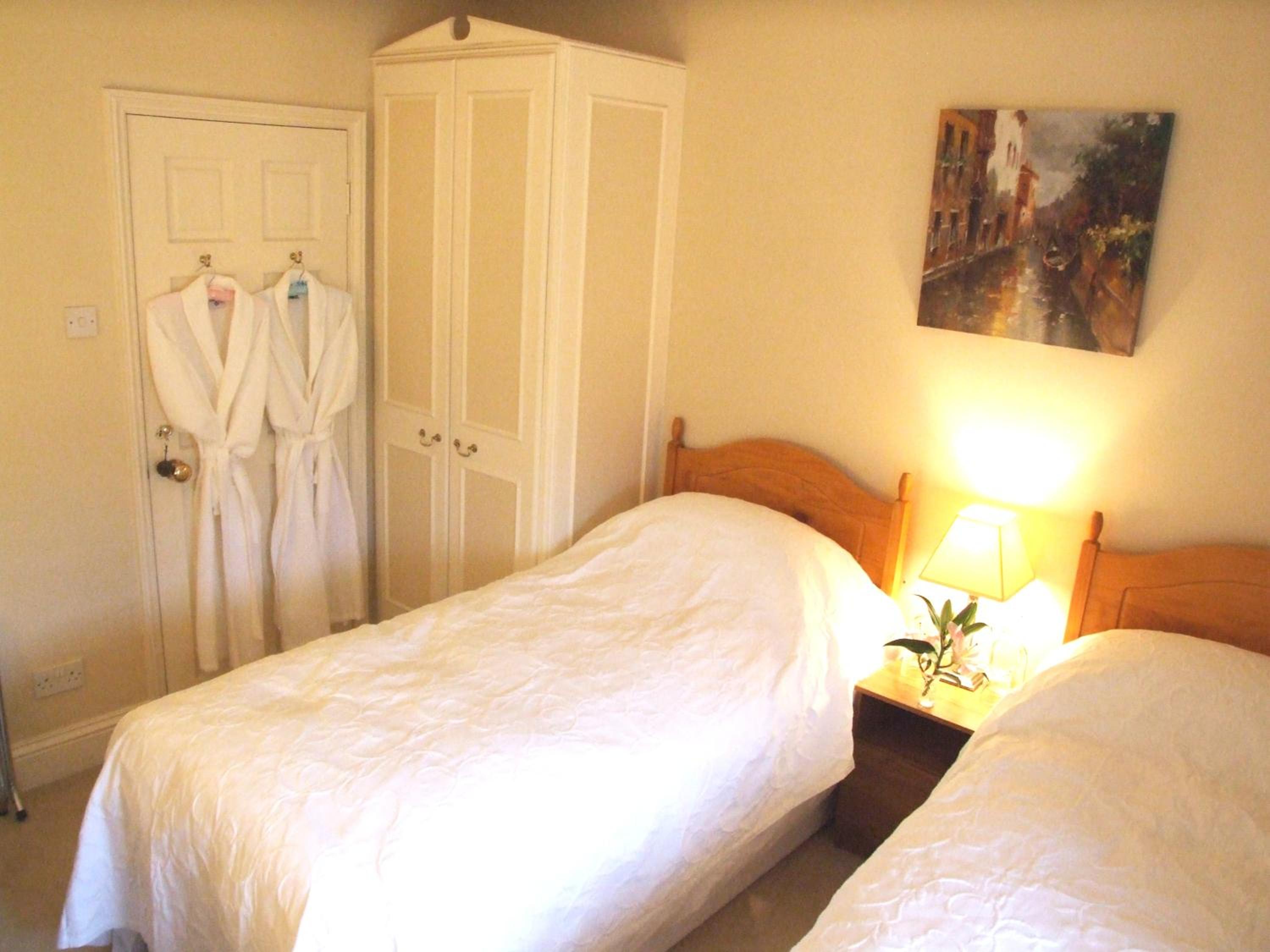 Twin Room with Private External Bathroom photo 1
