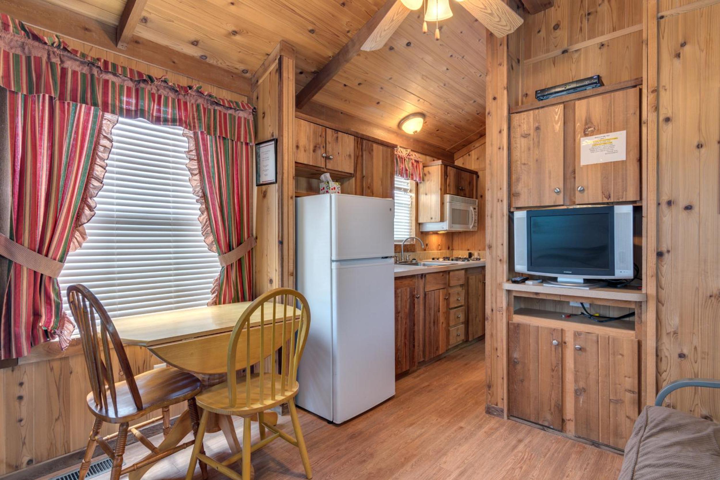 One-Bedroom Cabin photo 3