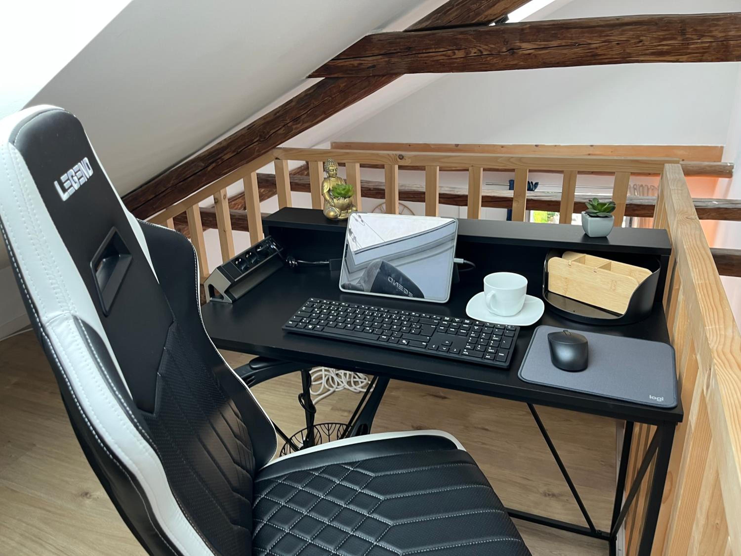 One-Bedroom Loft Apartment with Balcony photo 3