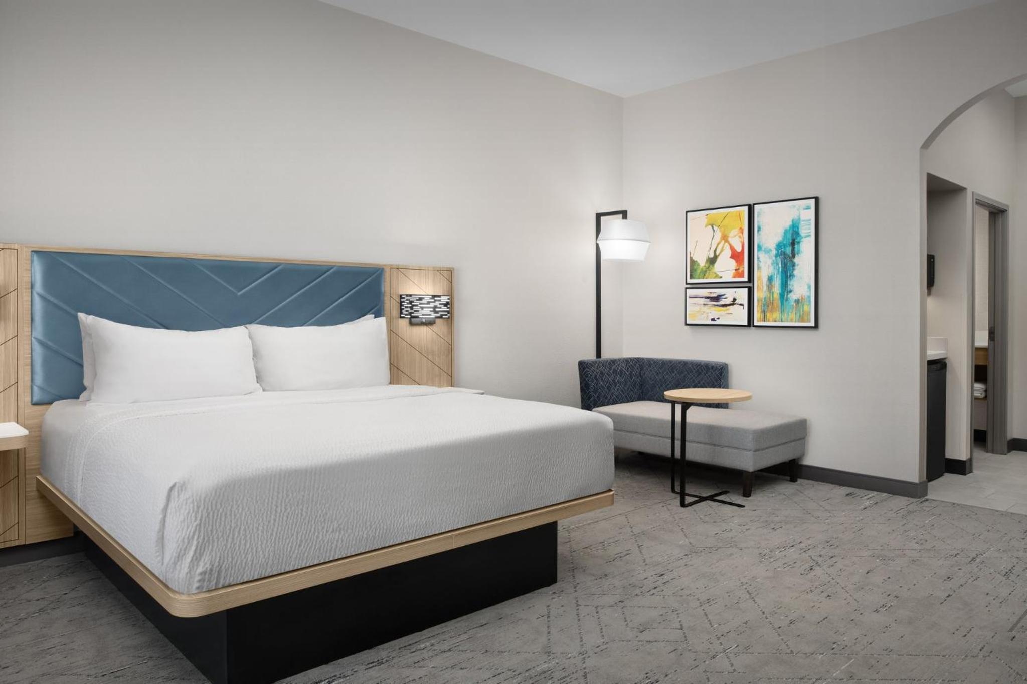 Standard King Room - Photo 1