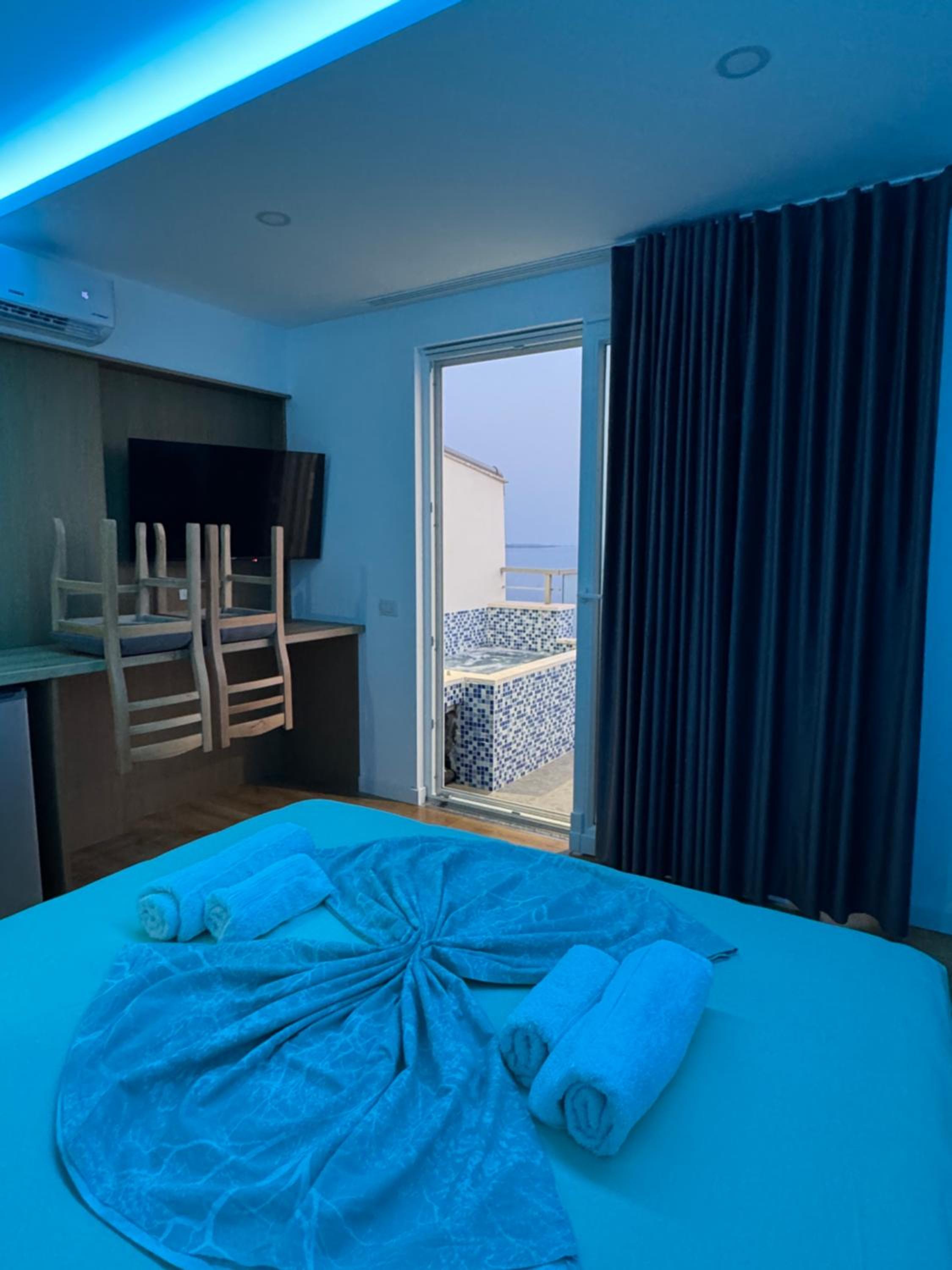 Deluxe Double or Twin Room with Sea View photo 2