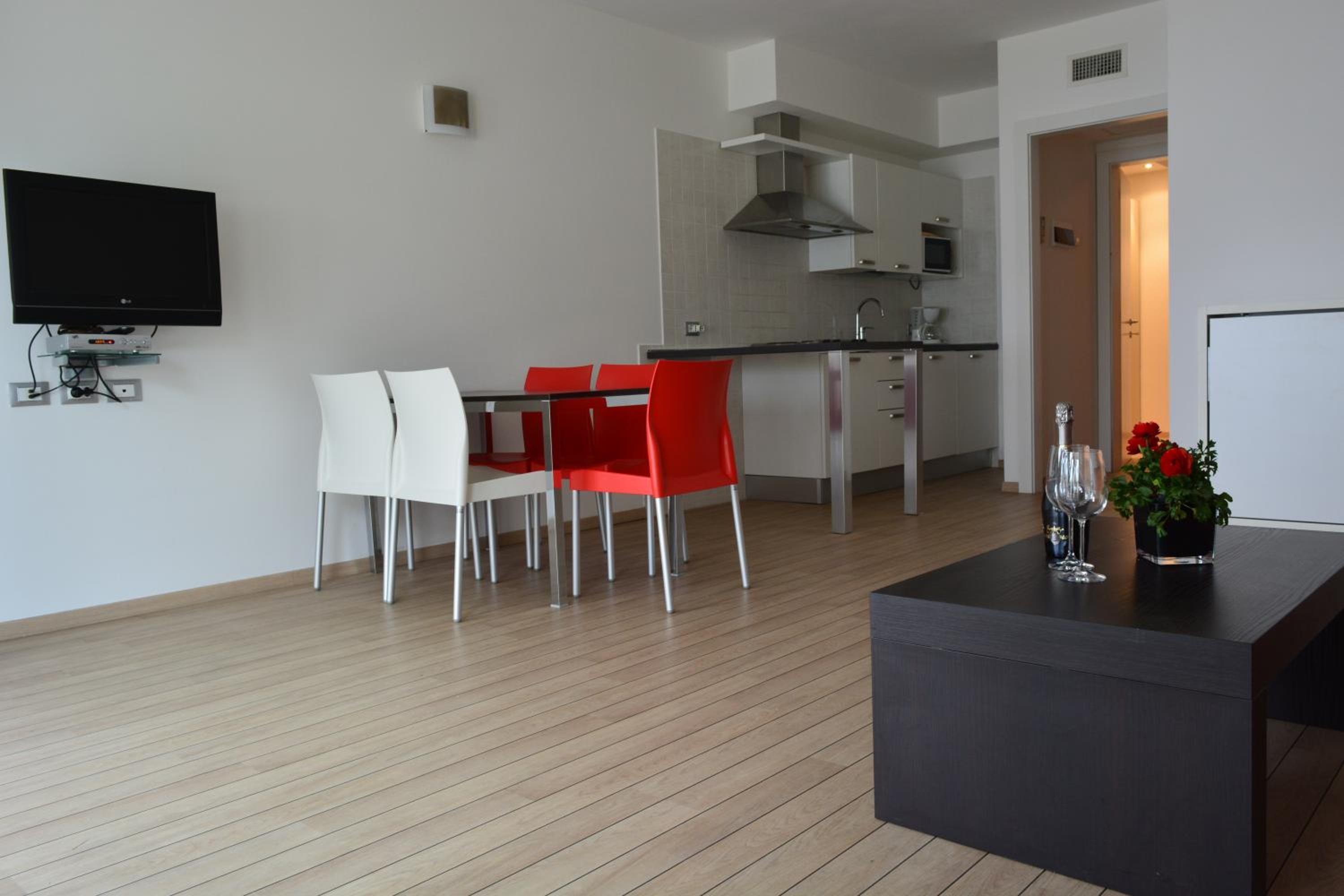 One-Bedroom Apartment (5 Adults) photo 1