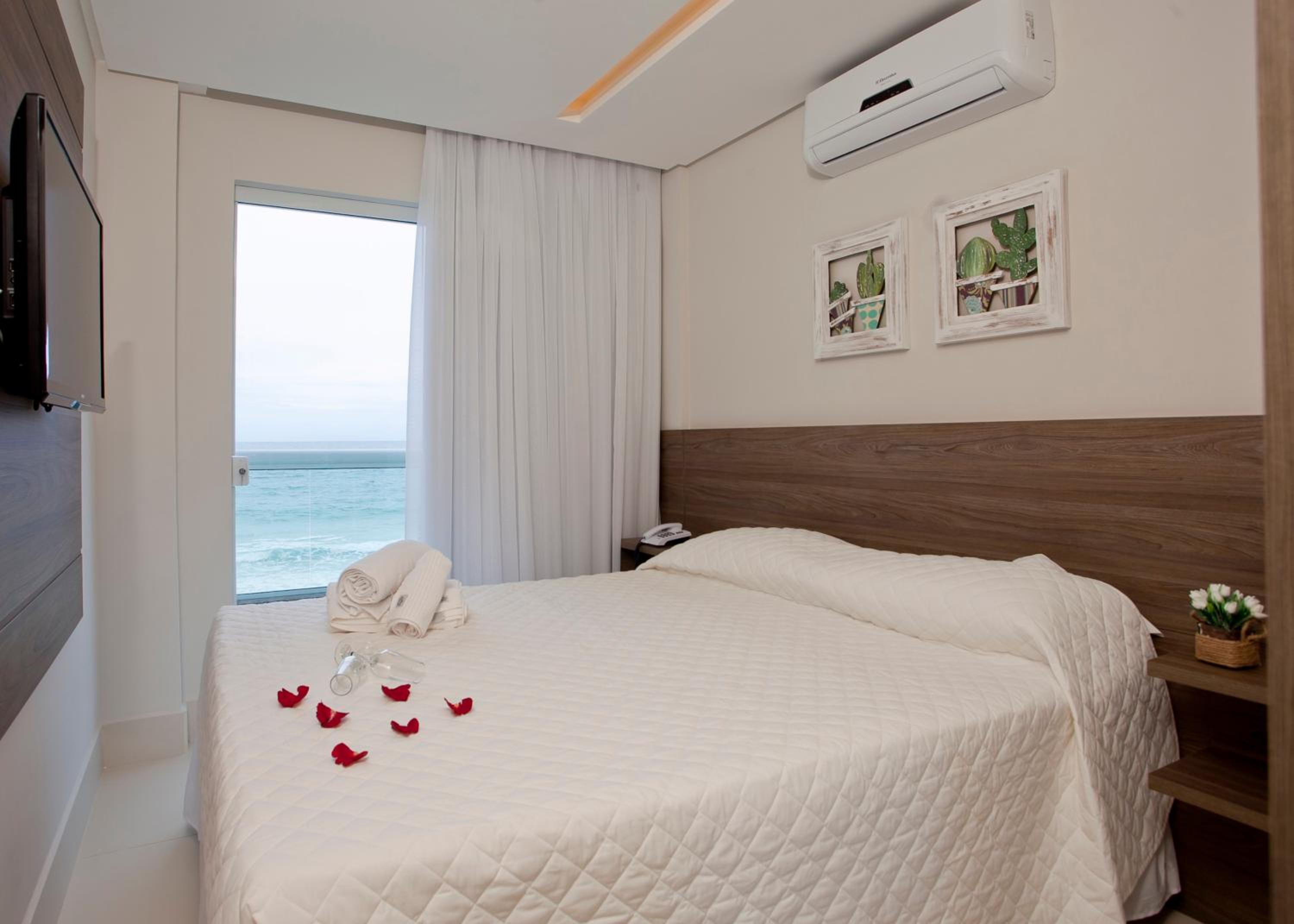 Deluxe Double Room with Balcony and Sea View photo 1
