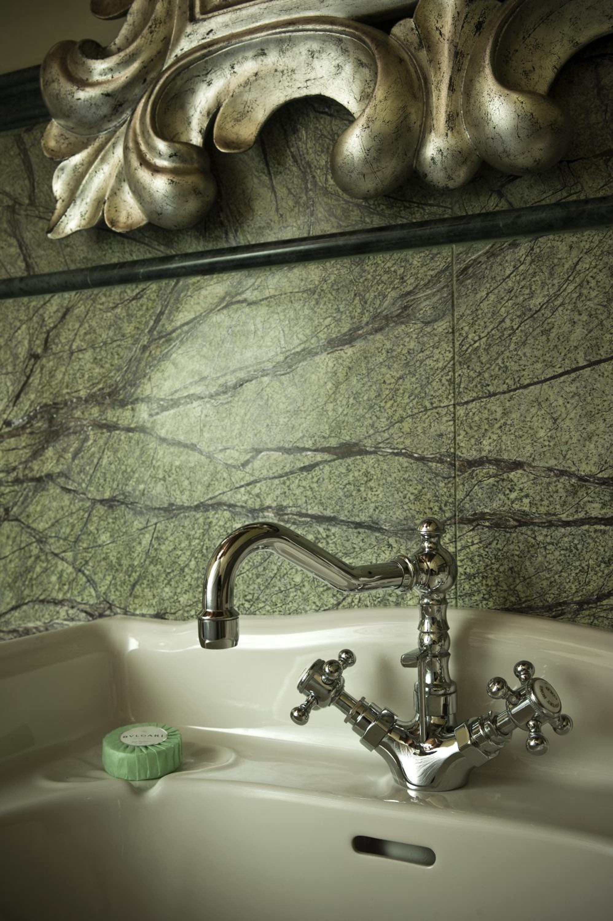 Queen Room with Spa Bath photo 3