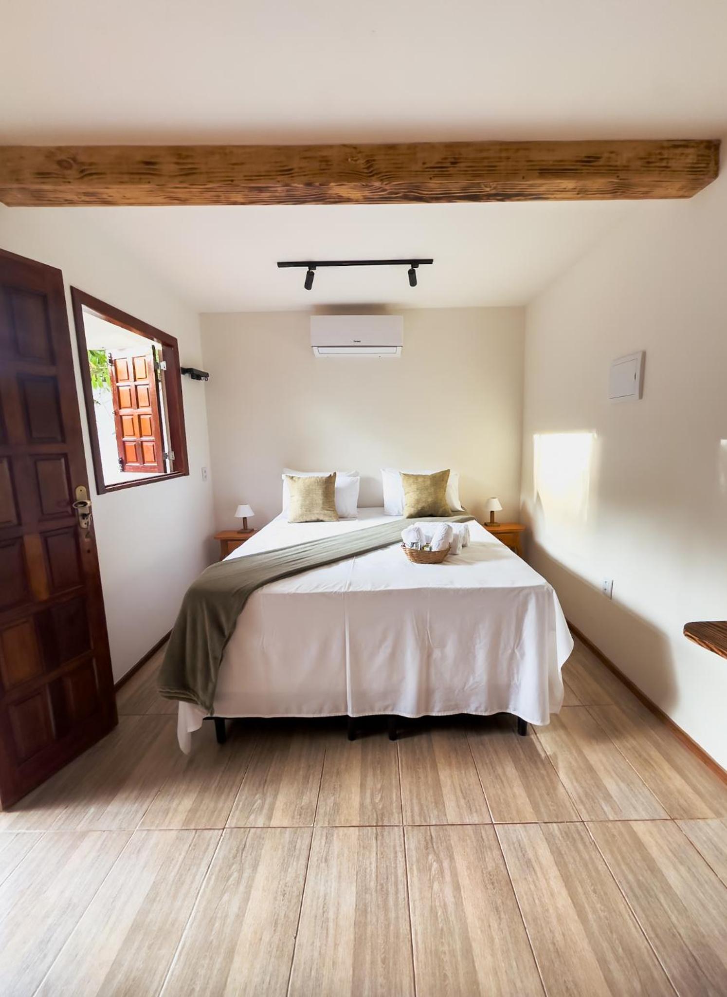 Queen Room with Pool View photo 1