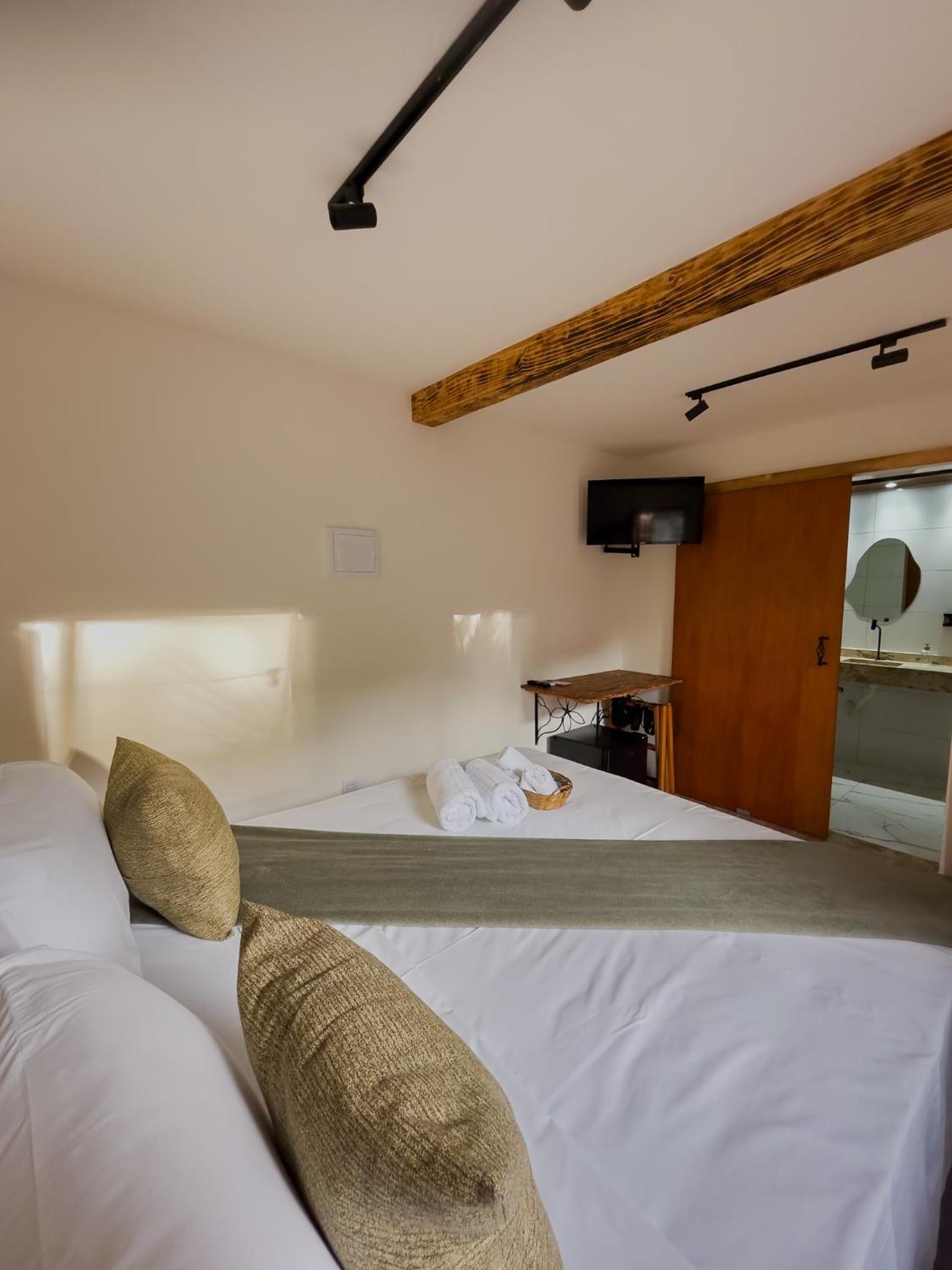 Queen Room with Pool View photo 2