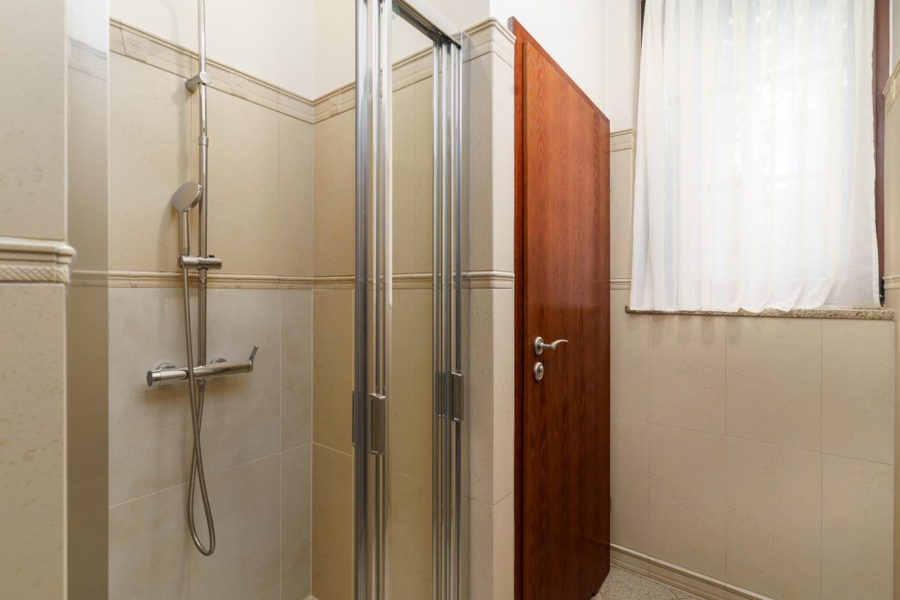 Economy Double Room - Photo 7