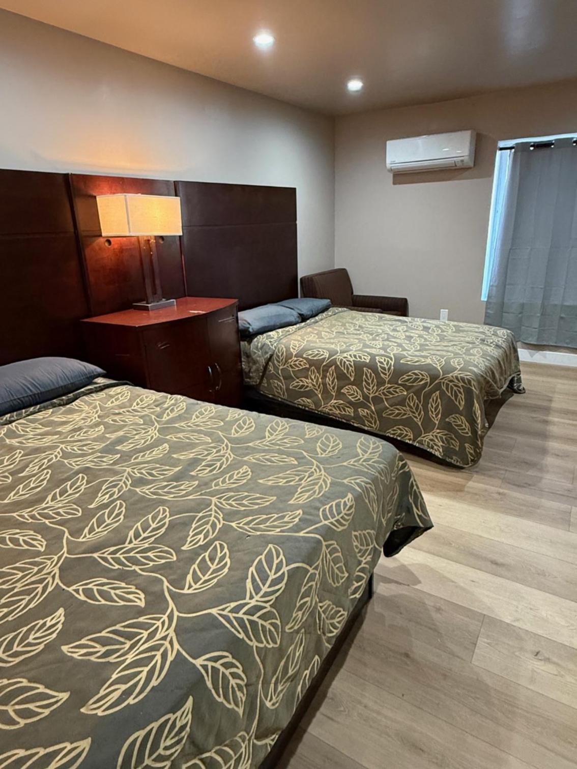 Queen Room - Disability Access photo 1