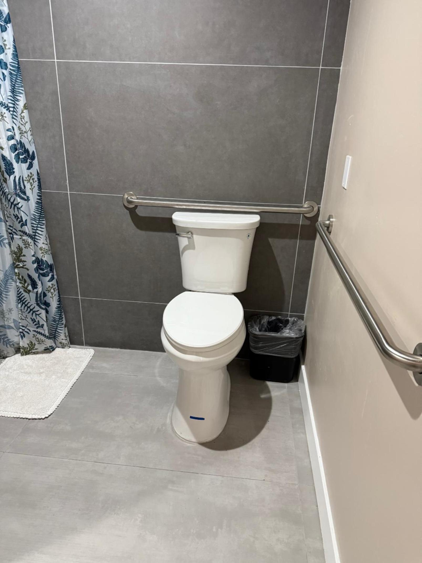 Queen Room - Disability Access photo 2