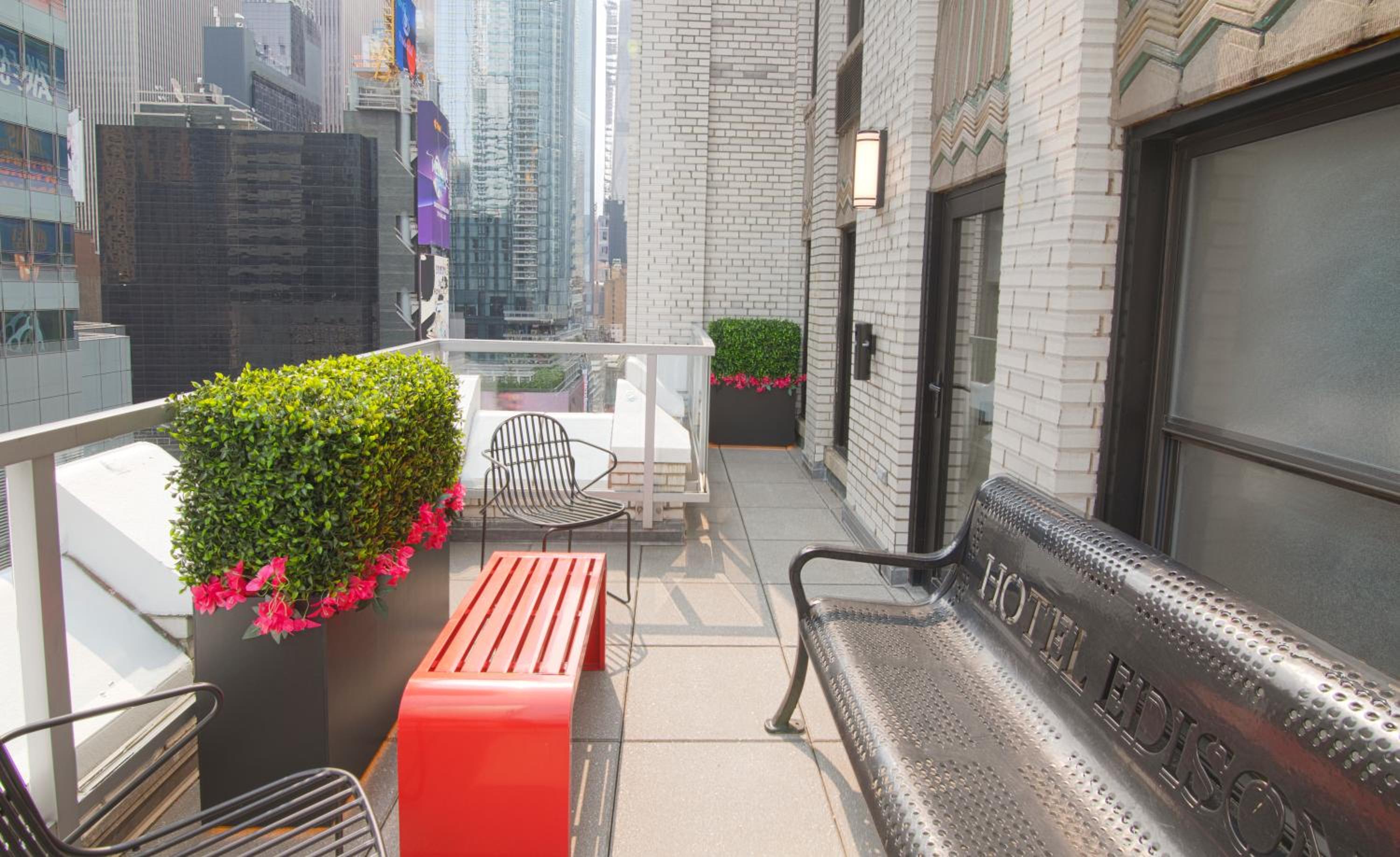Thomas Edison 2 Queens Two-bedroom Suite with Terrace
