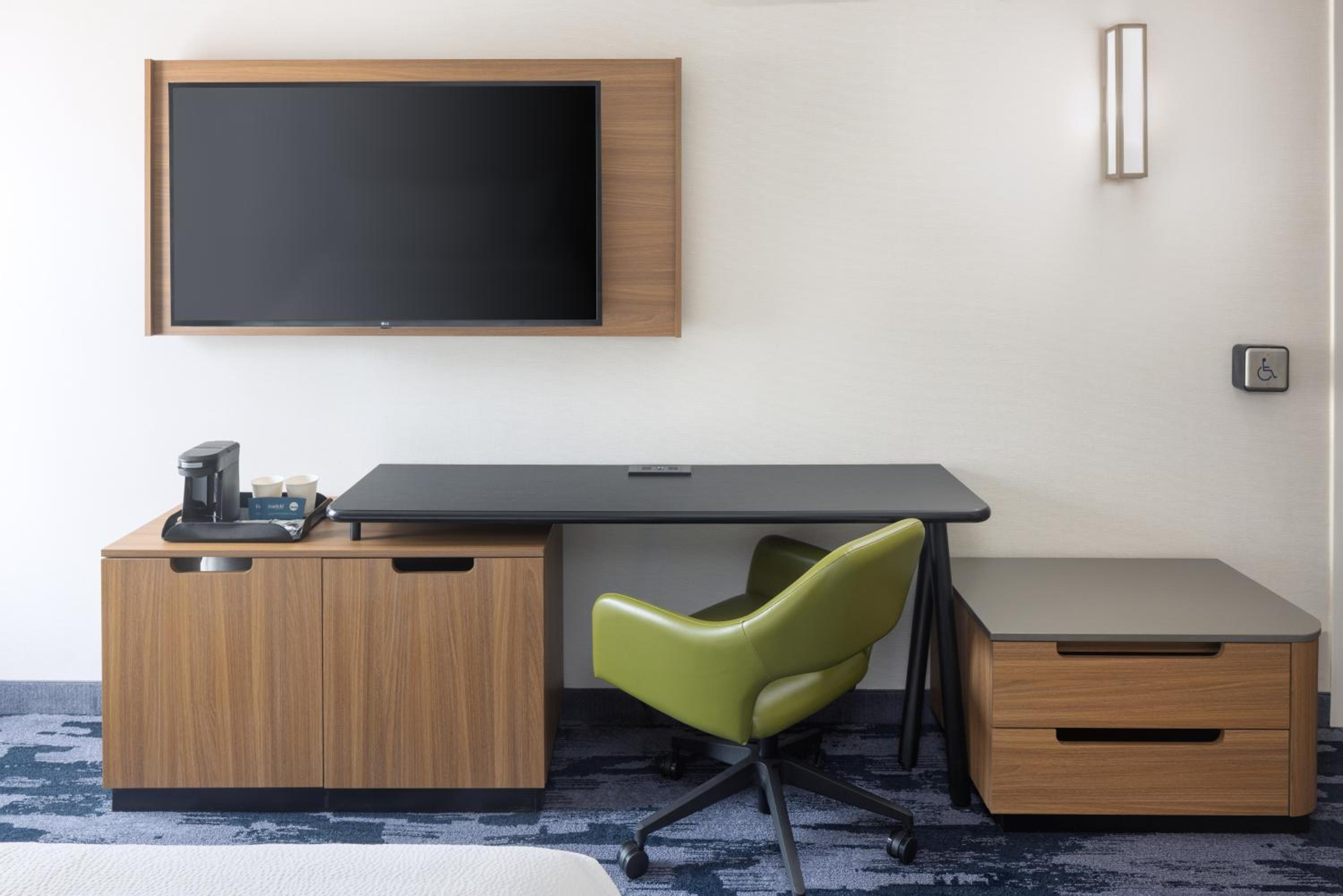 Queen Room - Hearing Accessible - Photo 1