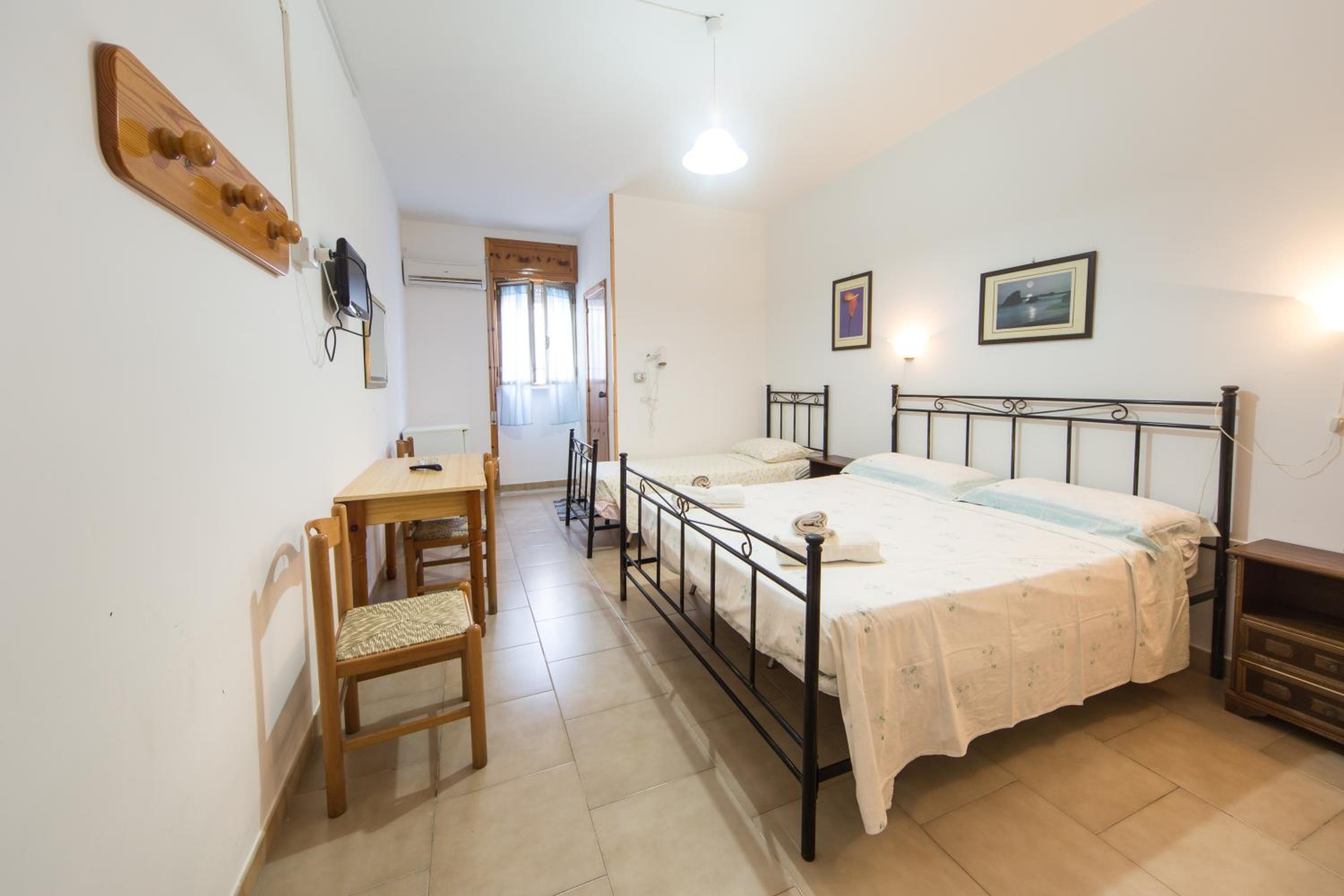 Standard Double Room - Photo 33