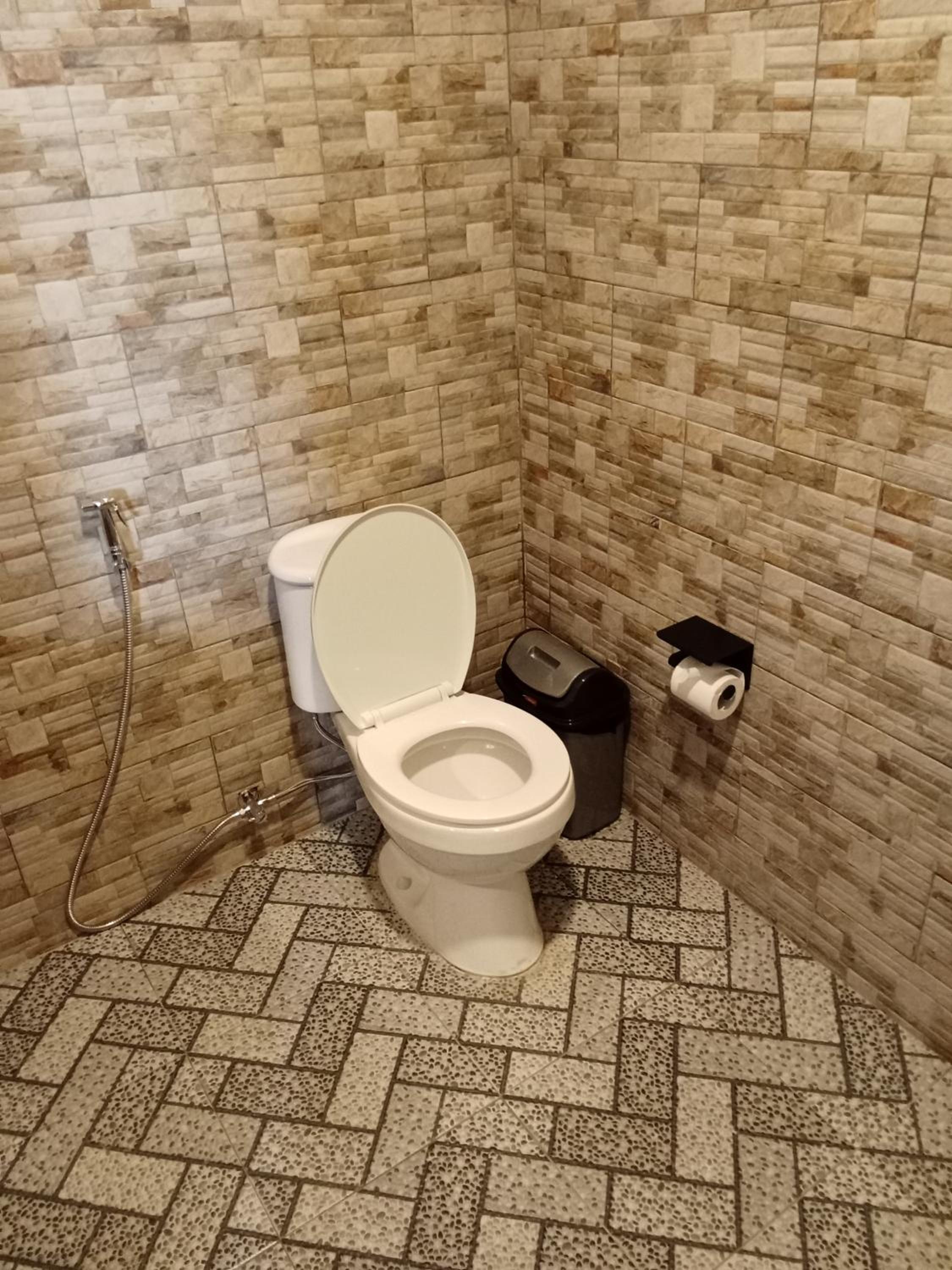 Deluxe Double or Twin Room with Pool View - Photo 12