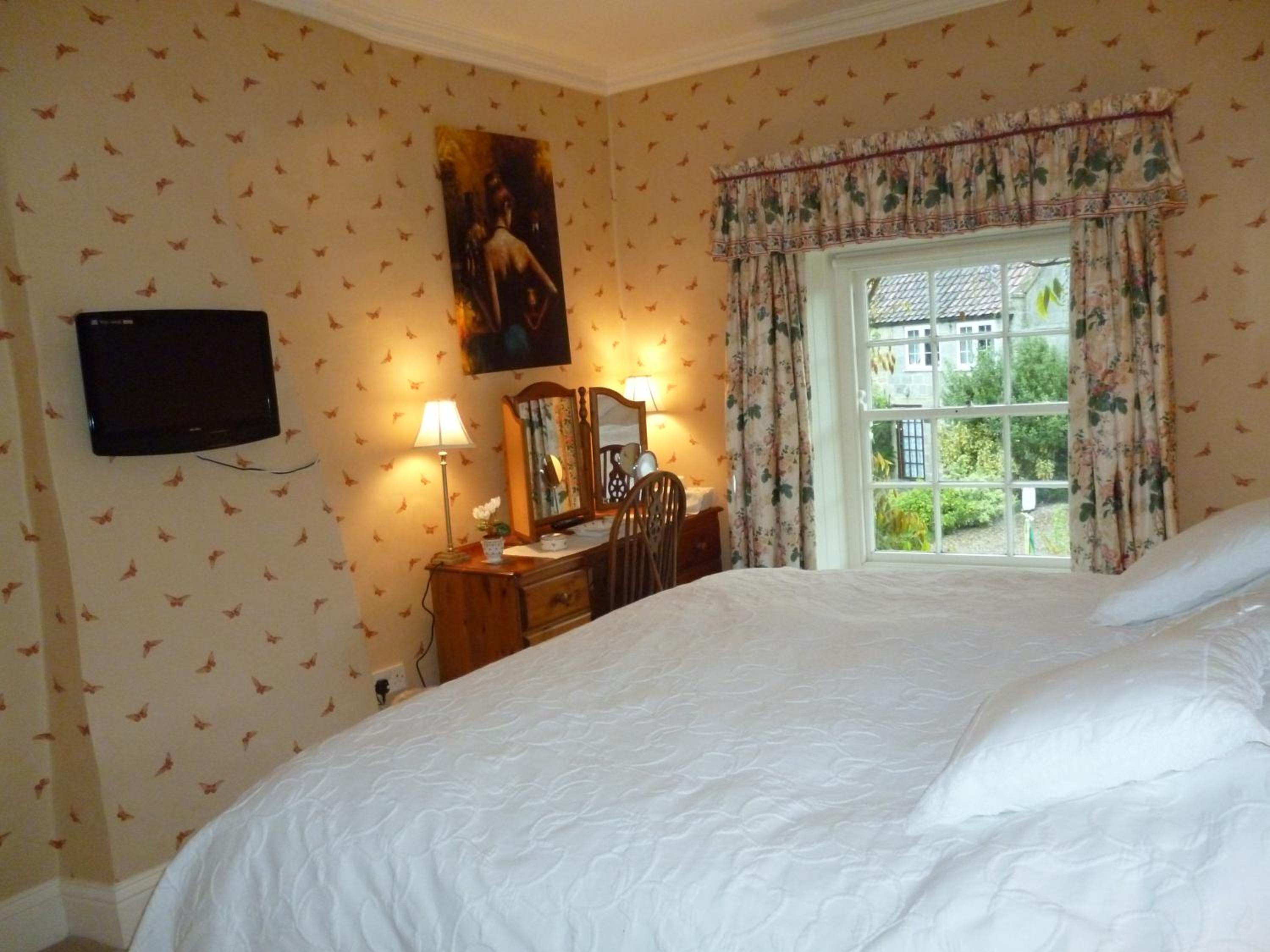 Deluxe King Suite photo 2