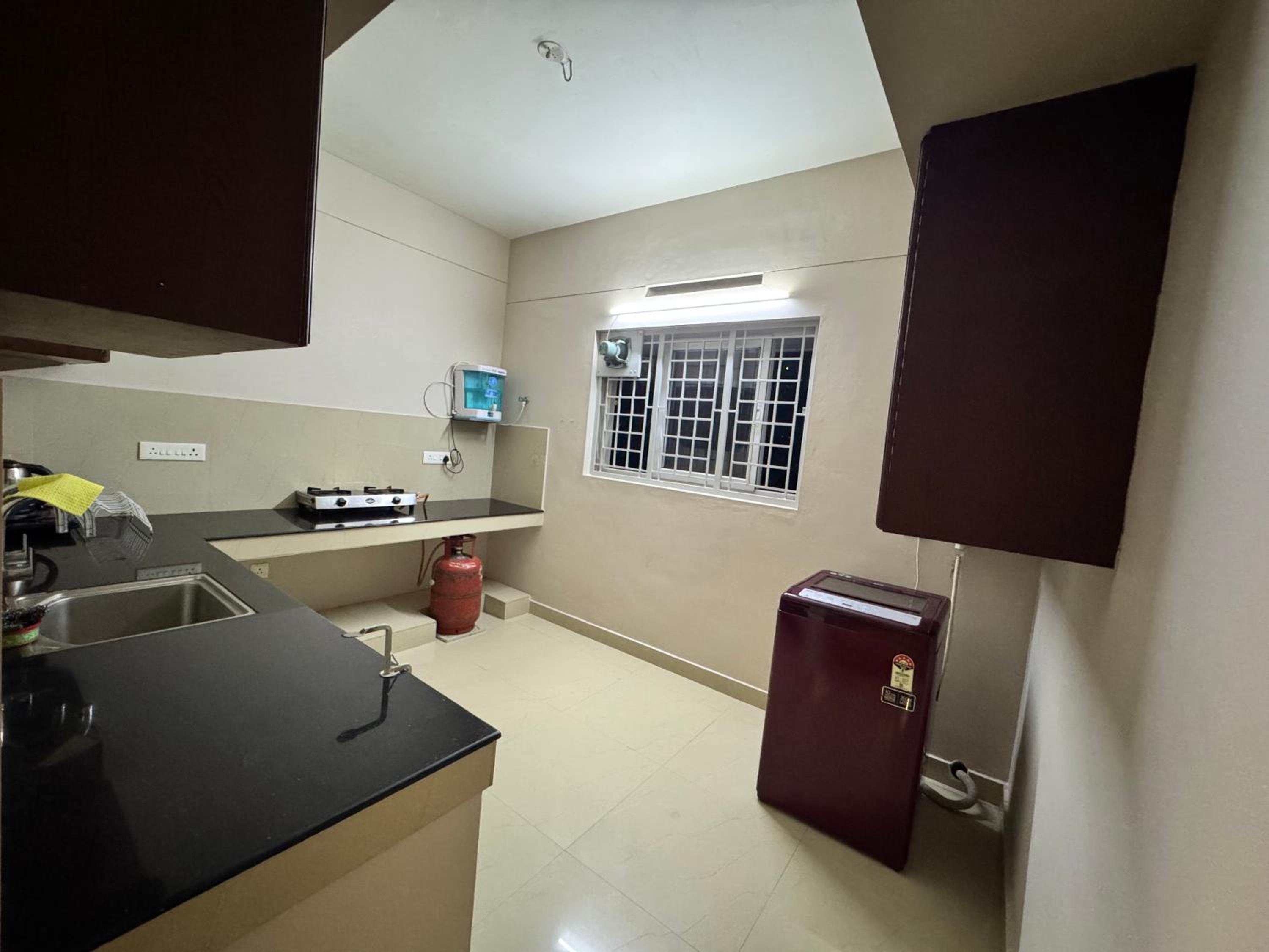 Two-Bedroom Superior Apartment - Photo 3