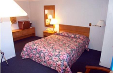 Queen Room photo 1