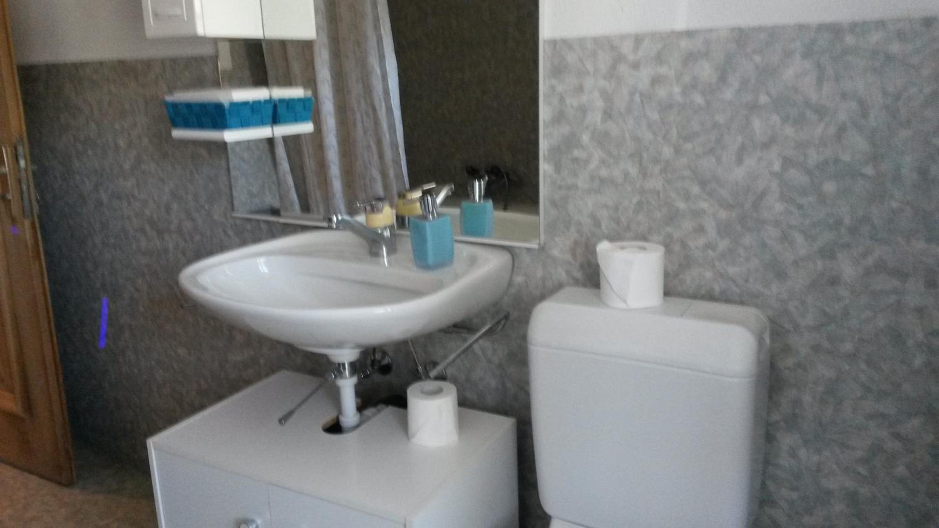 Single Room with Shared Bathroom photo 2