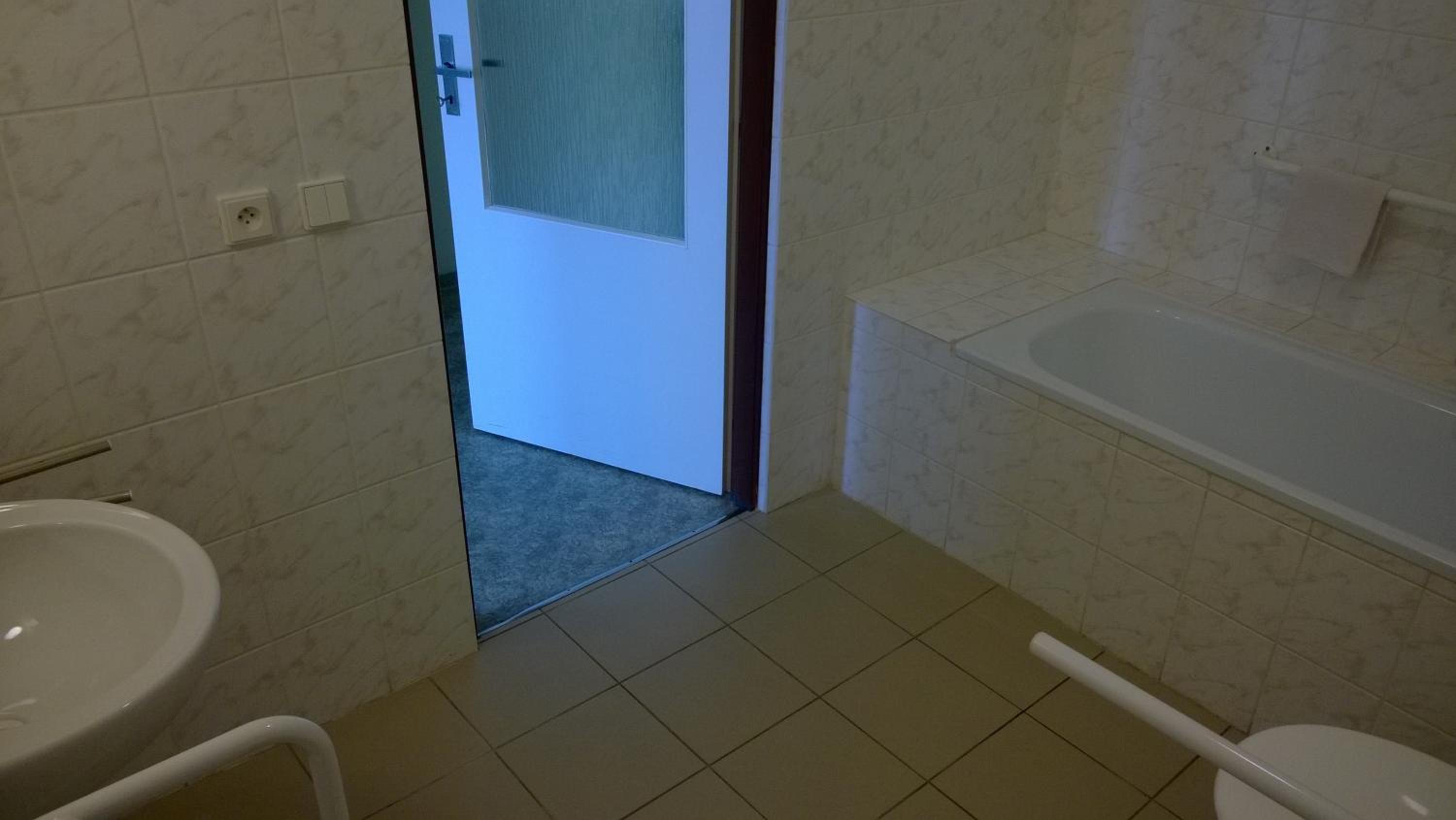 Twin Room - Disability Access photo 3