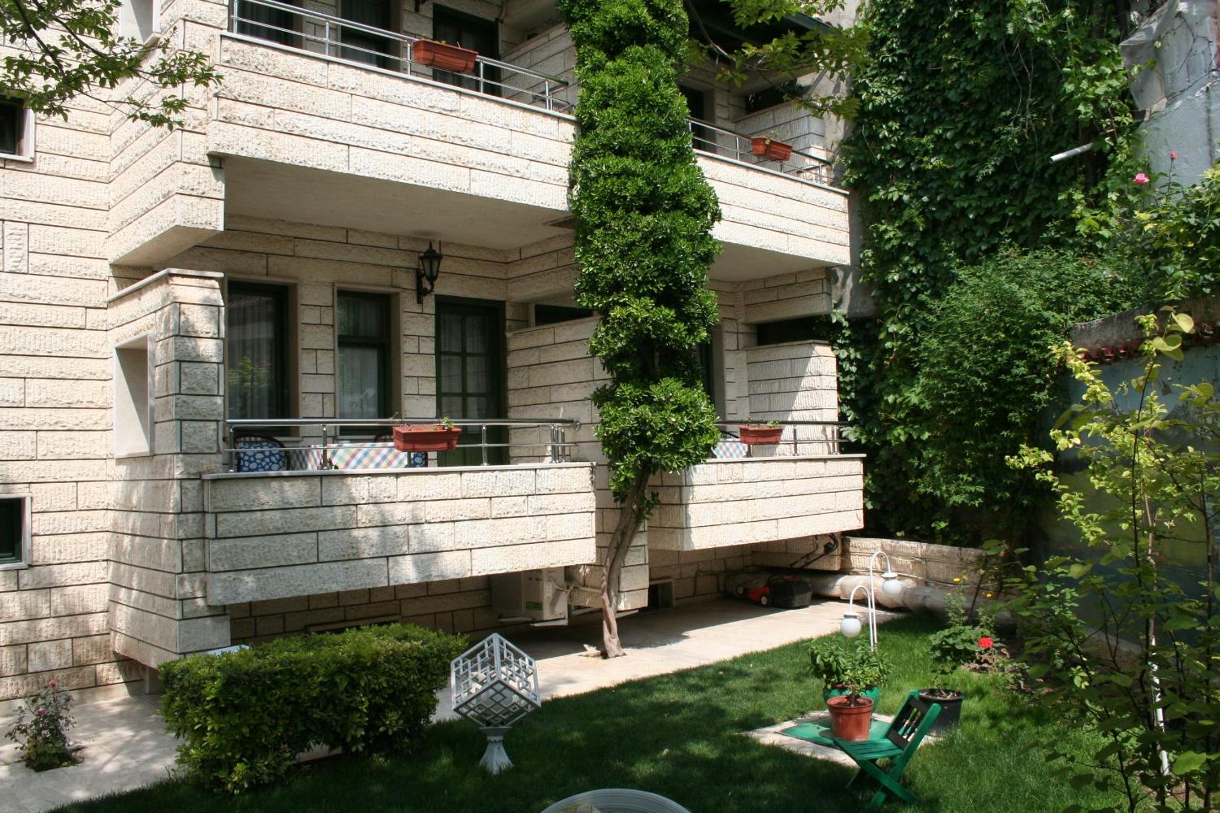 Double Room with Back Garden View - Photo 9