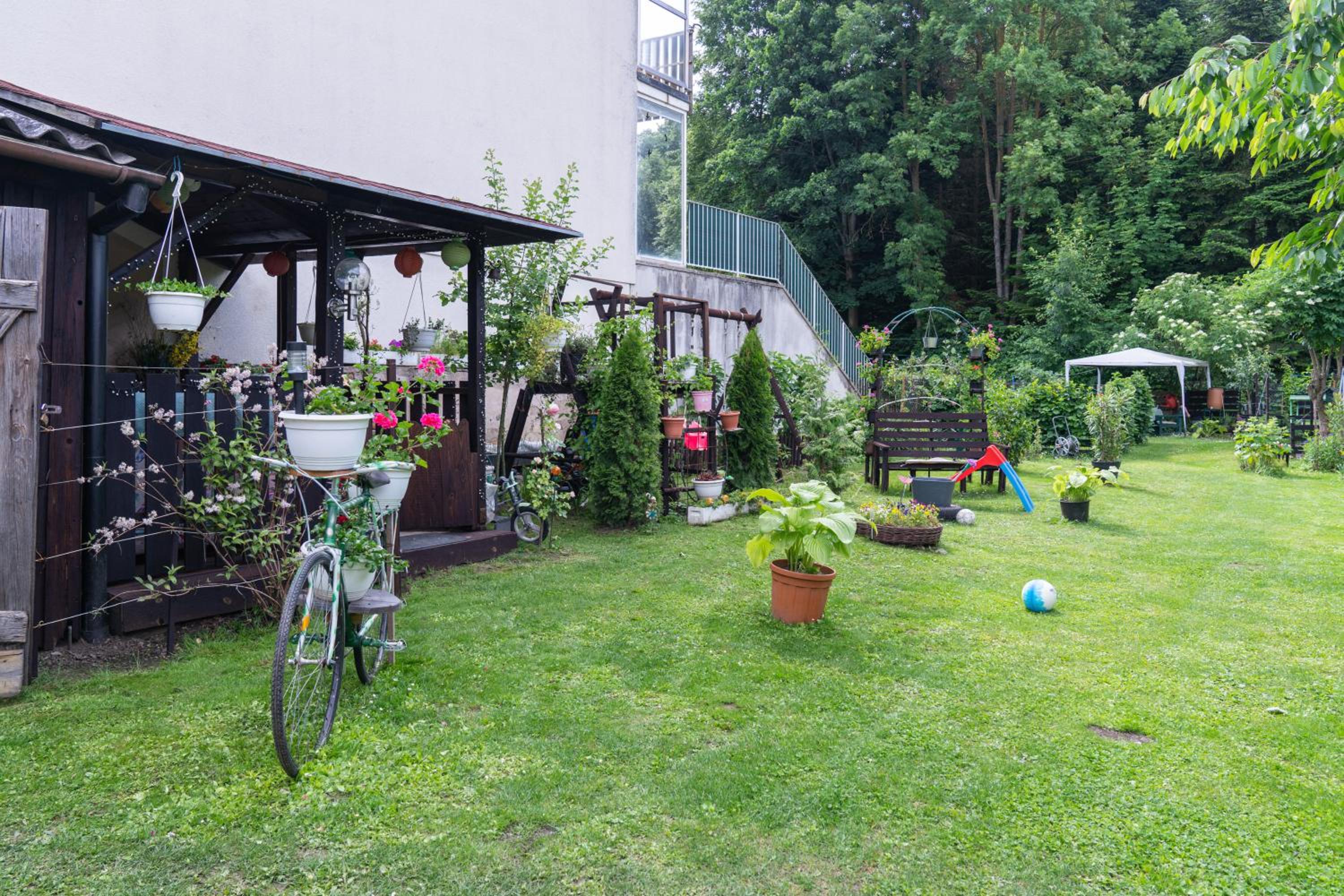 One-Bedroom Apartment with Garden View