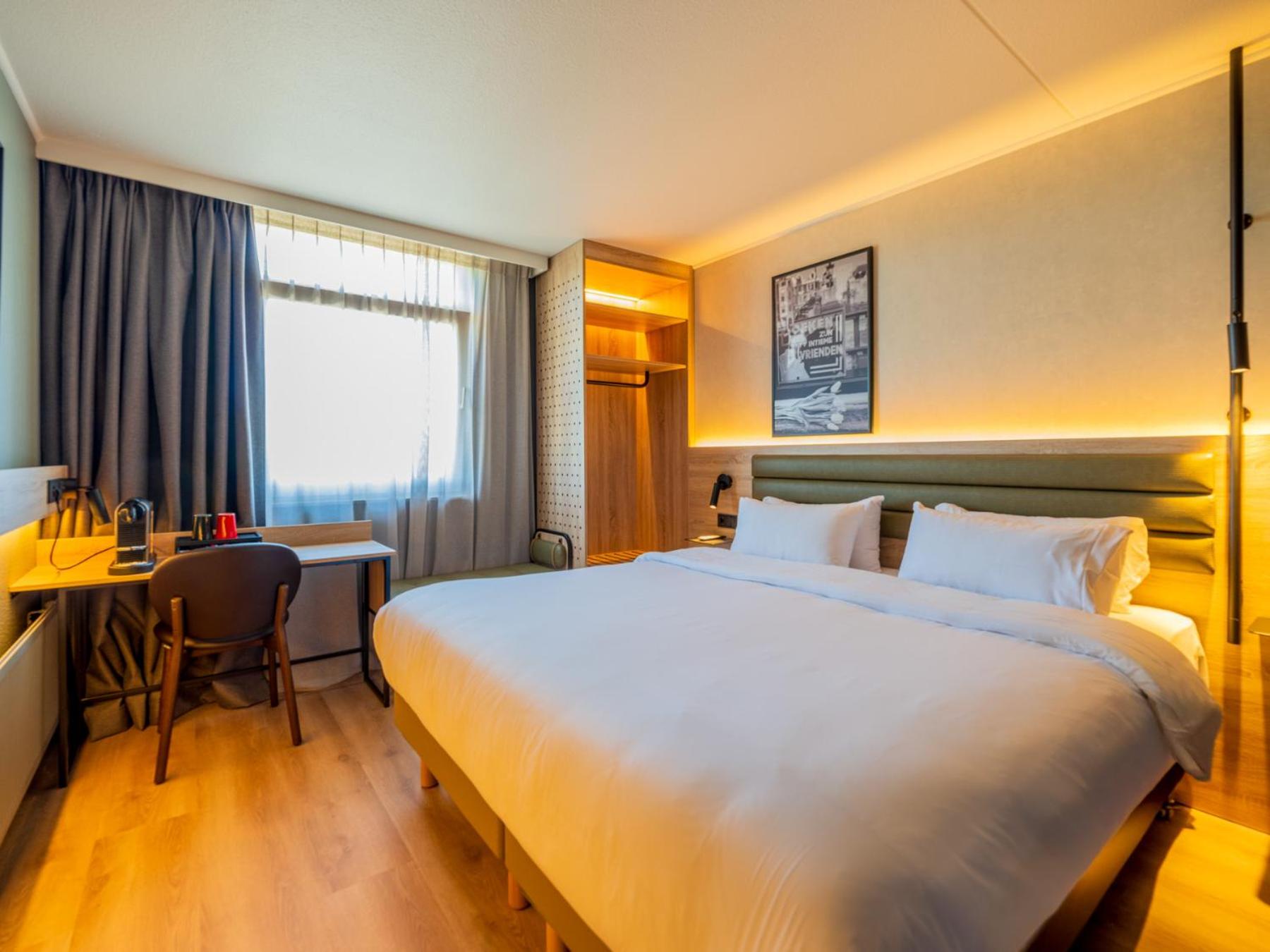 Superior Room - 1 King Bed - Photo 1