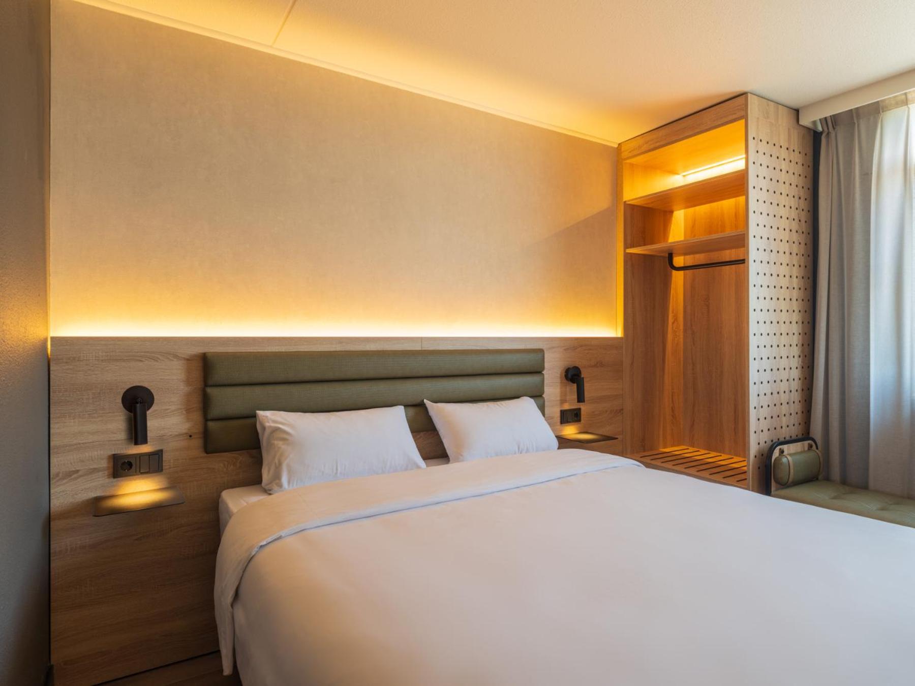 Standard Room - 1 Queen Bed - Photo 1