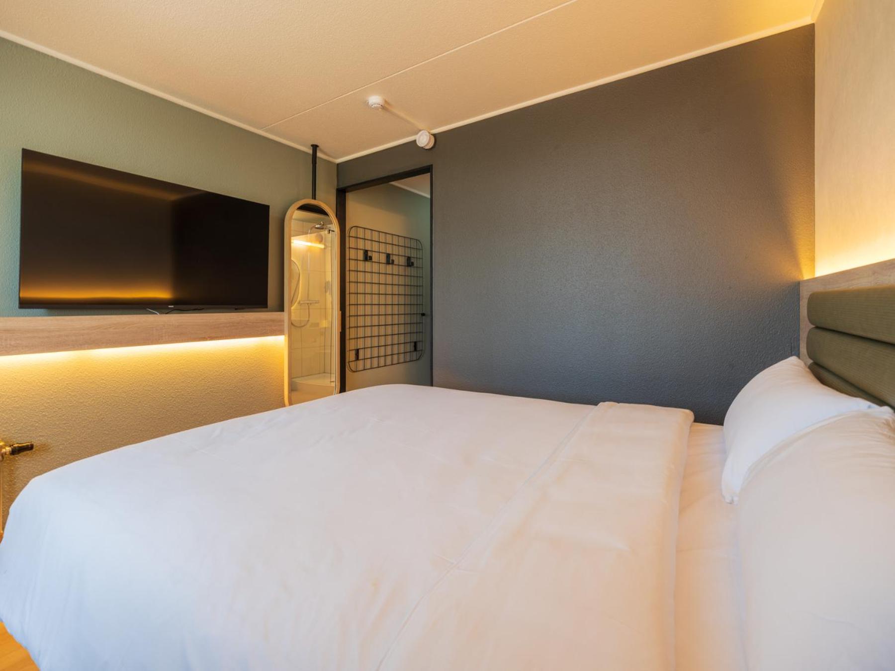 Standard Room - 1 Queen Bed - Photo 2