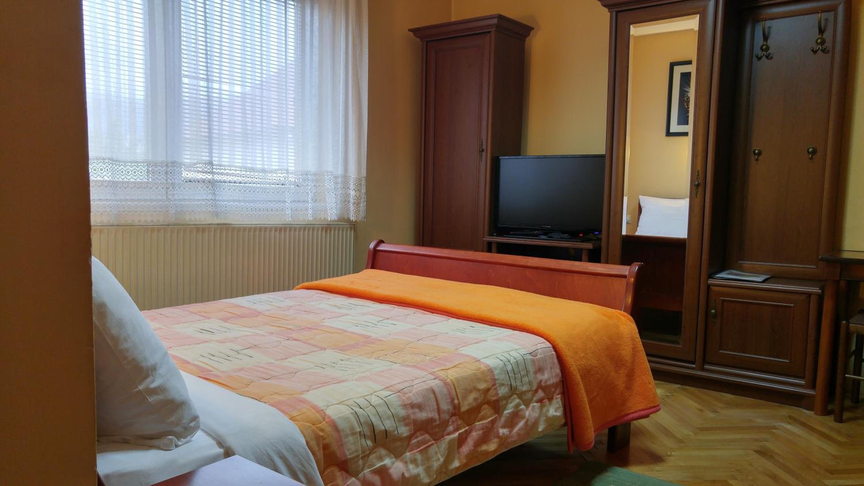 Double Room - Photo 1