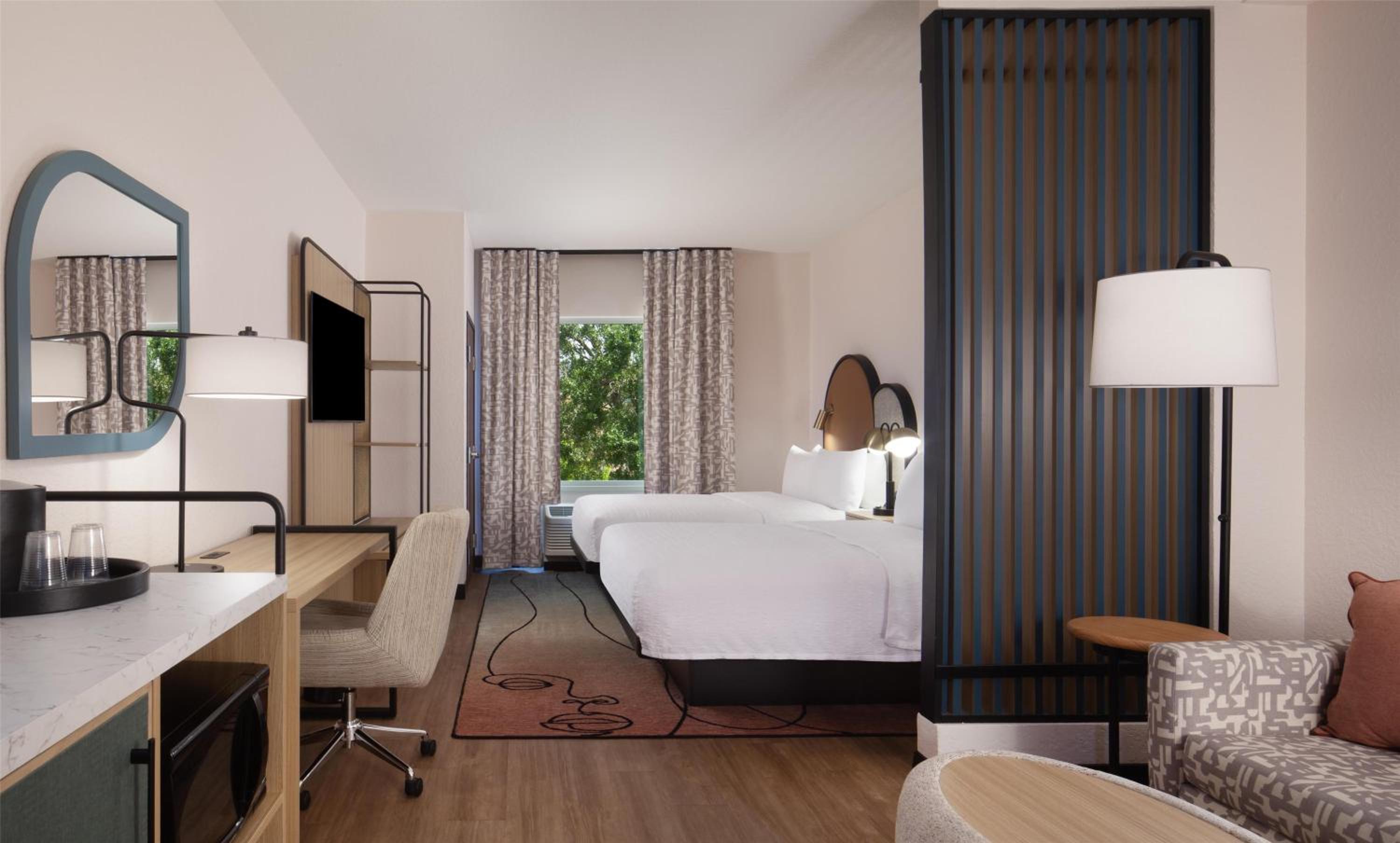 Queen Room with Two Queen Beds - Photo 6