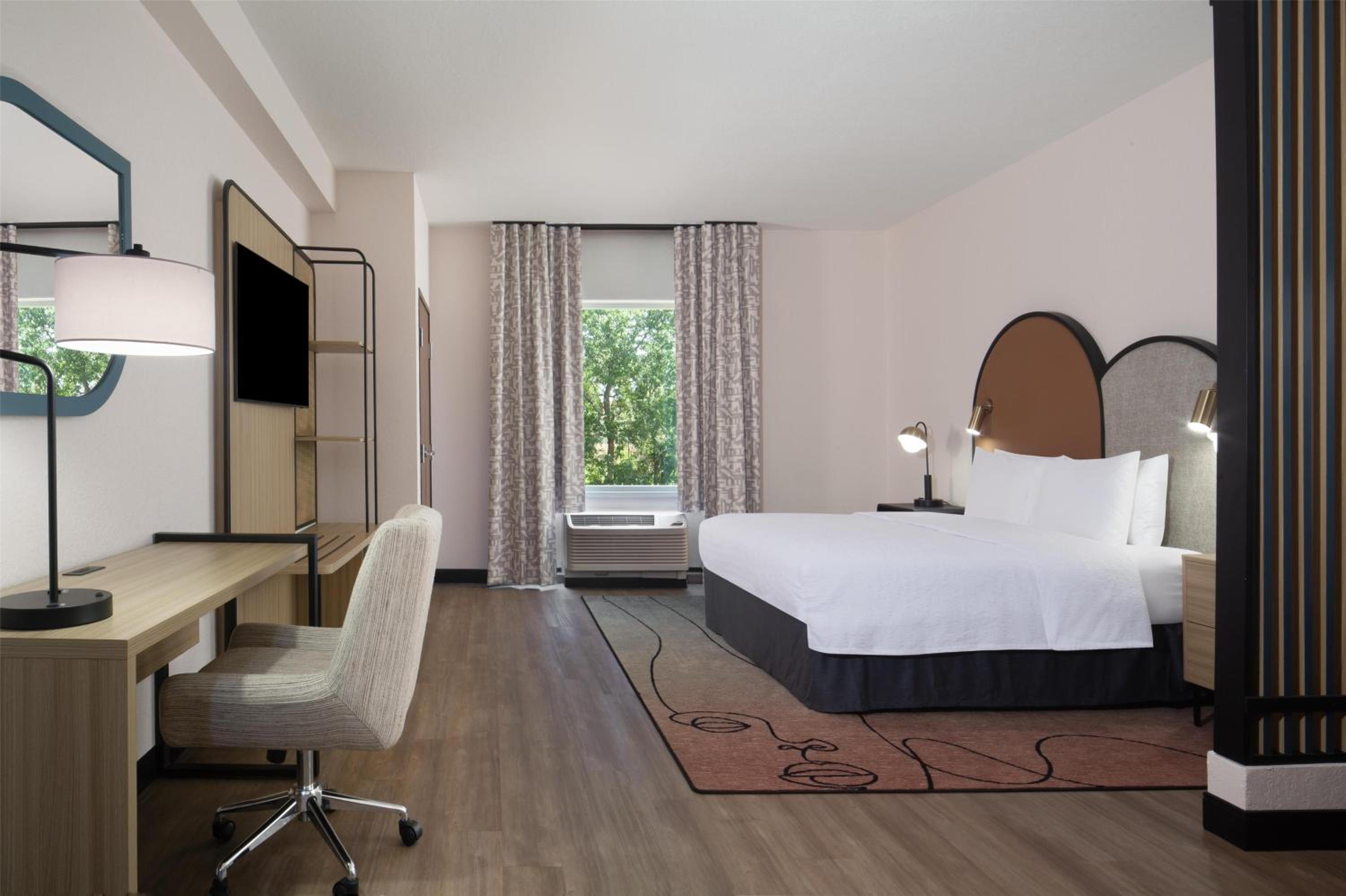King Room - Hearing Access - Photo 10