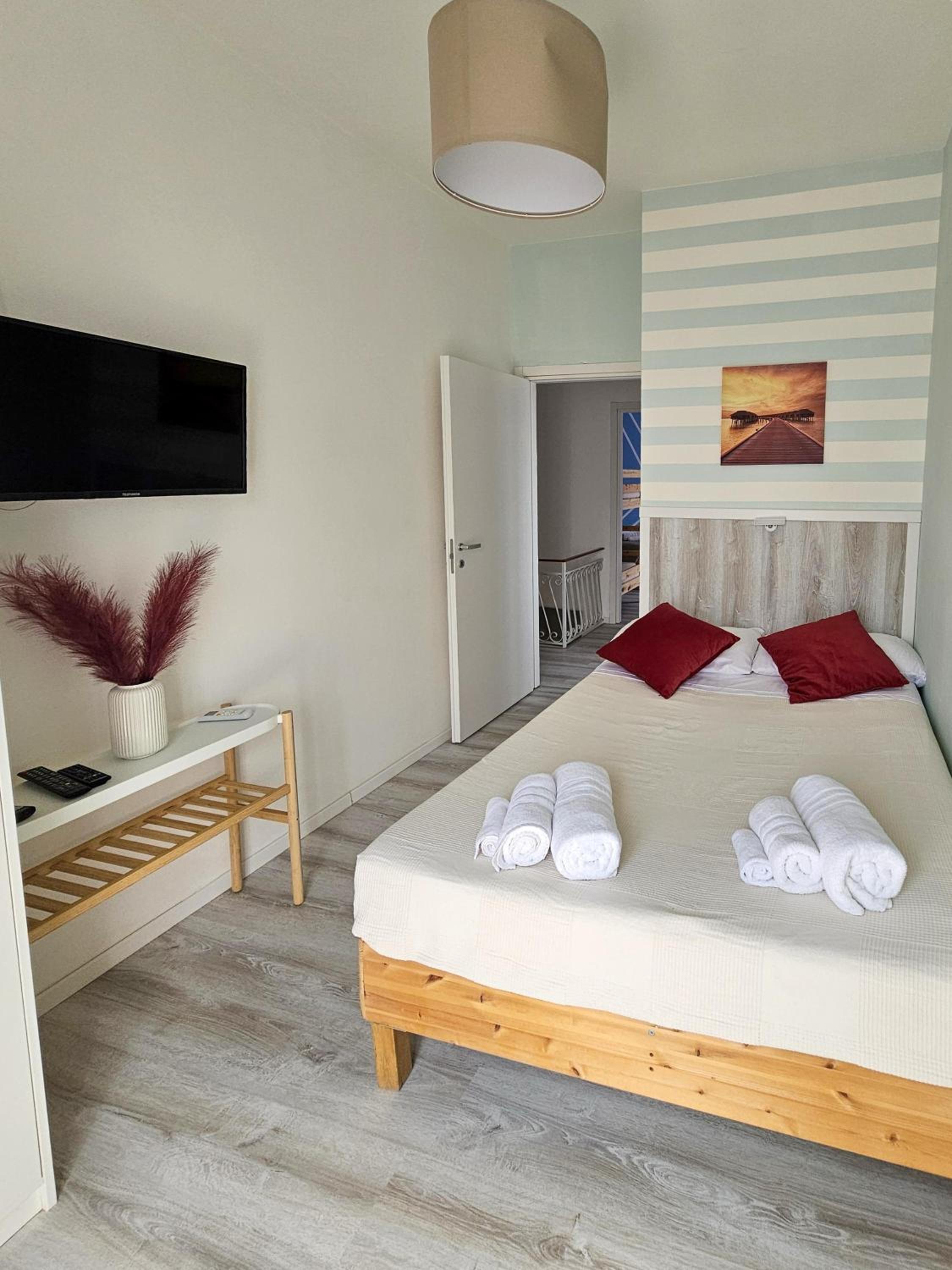 Double Room with Shared Bathroom photo 2