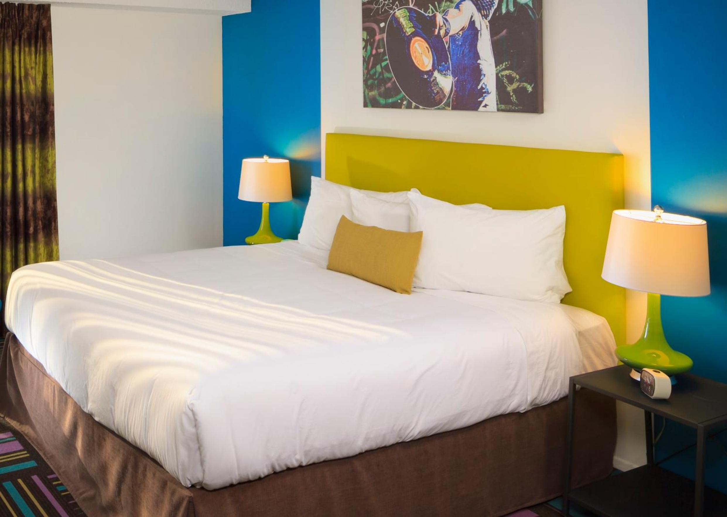 Zed King Bed photo 3