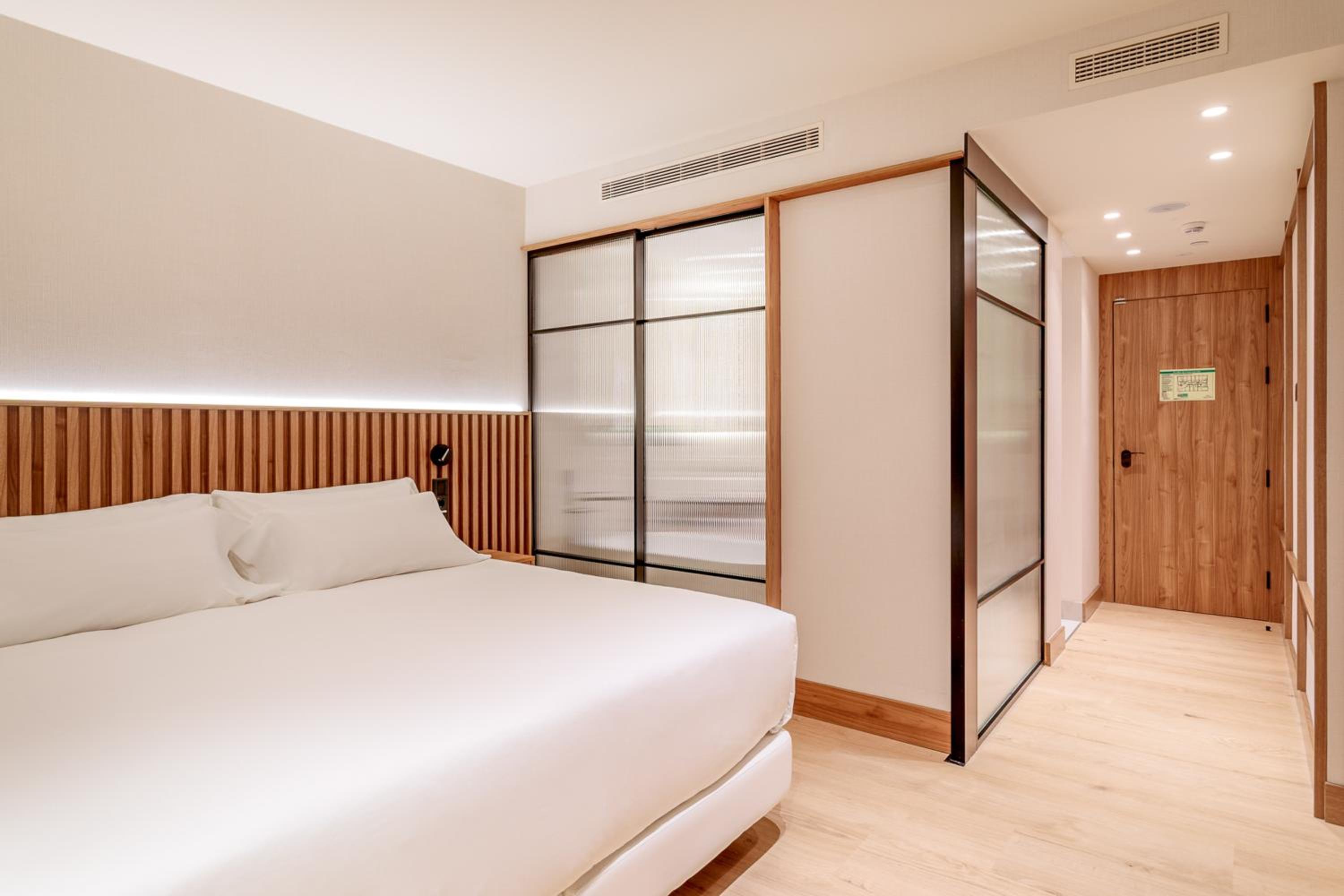 Master Junior Suite - Photo 1