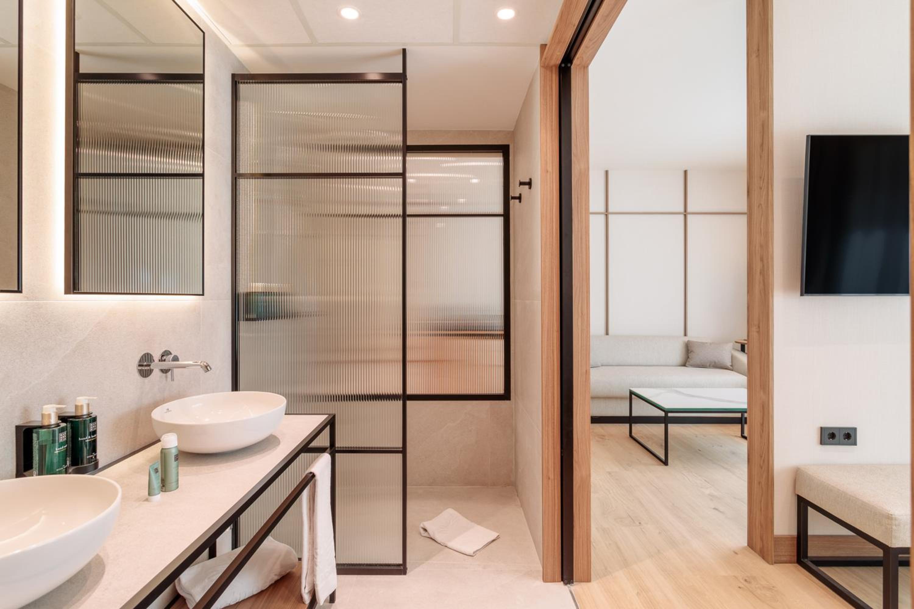 Master Junior Suite - Photo 5