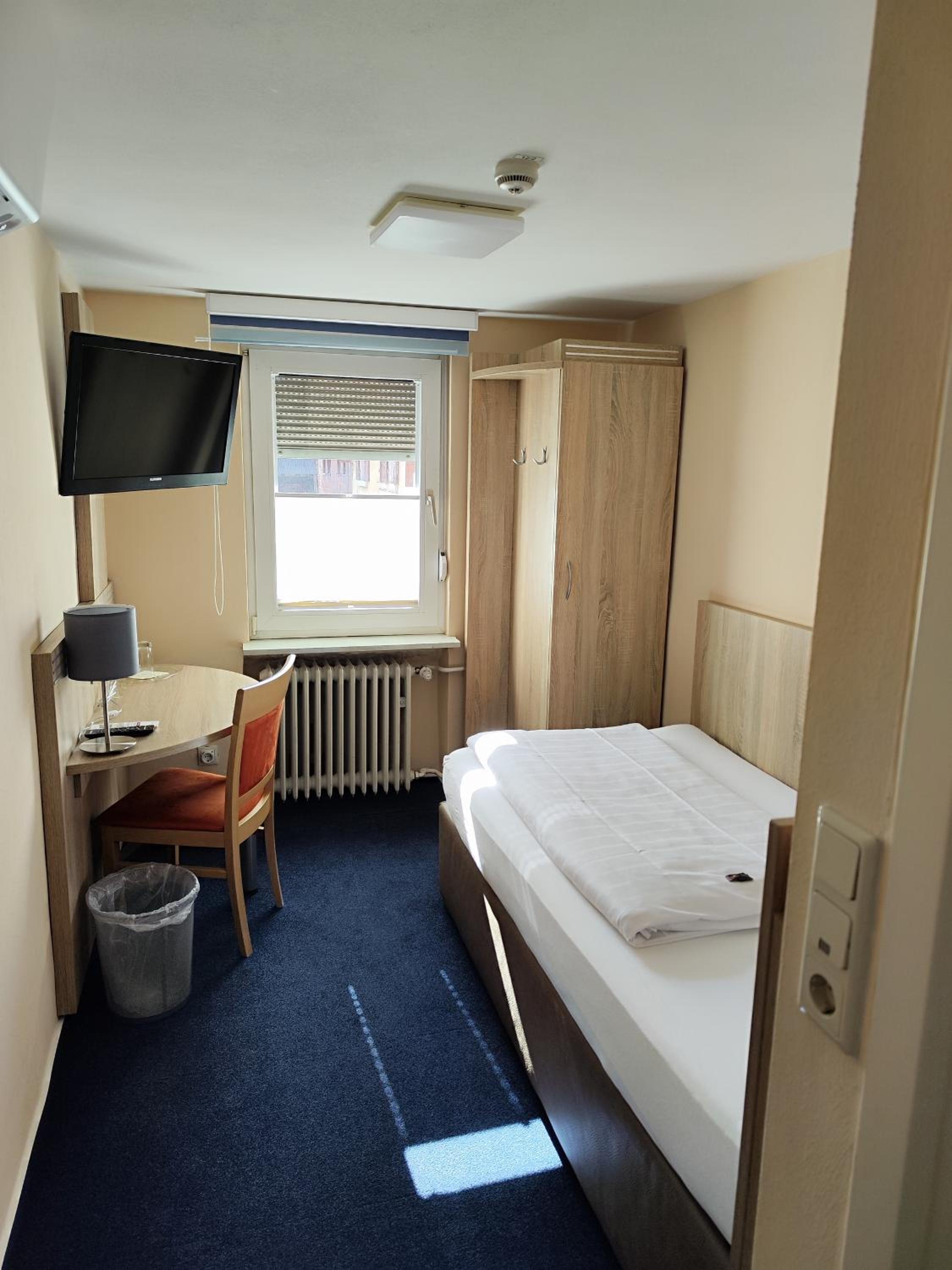 Small Single Room photo 2