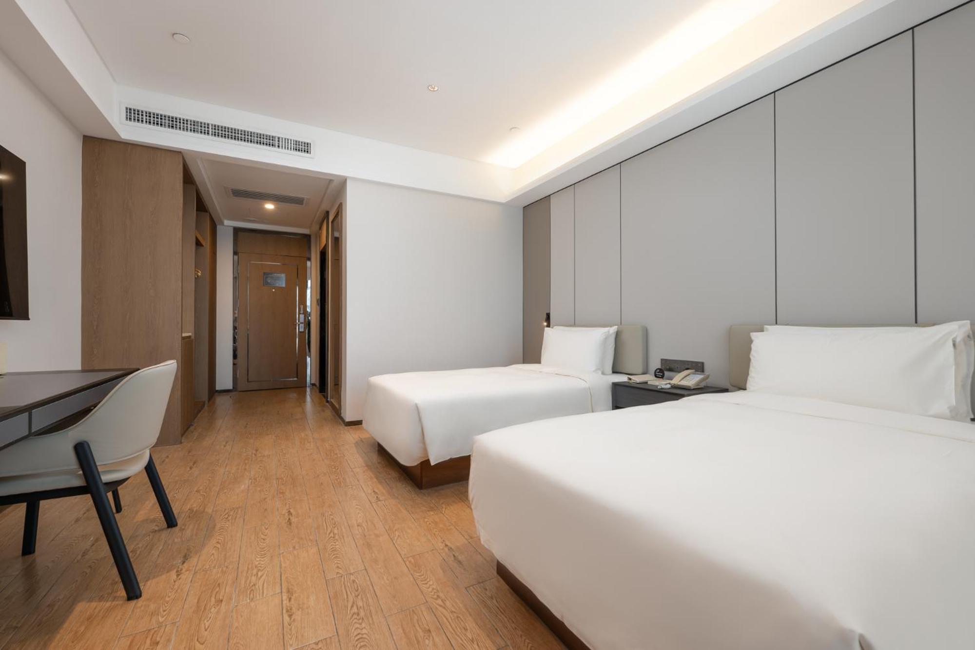 Elegant Twin Room photo 1