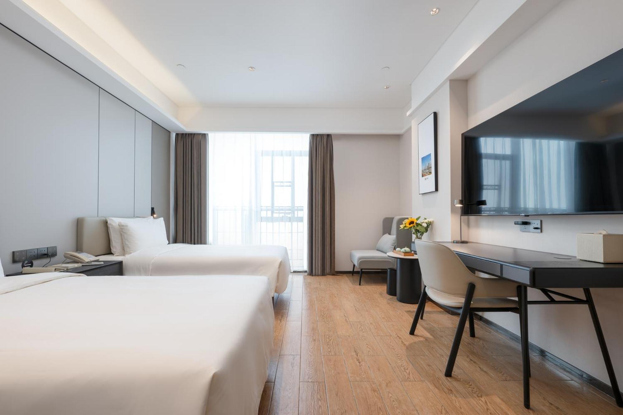 Elegant Twin Room photo 2