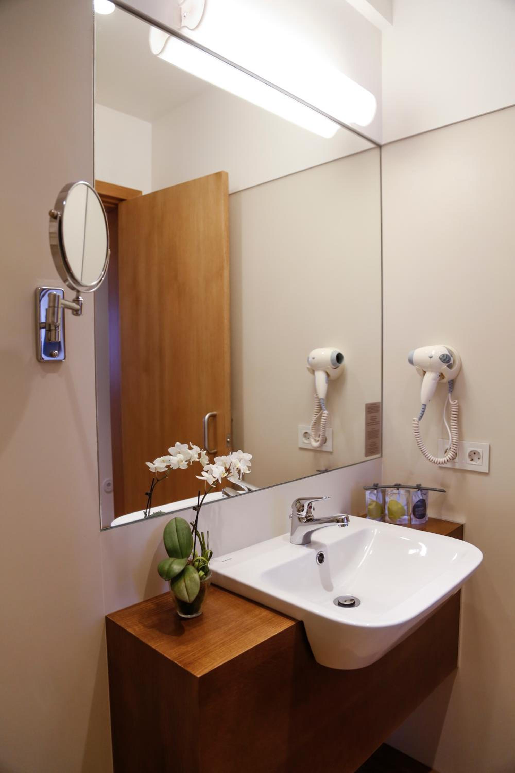 Double Room with Canal View - Photo 5