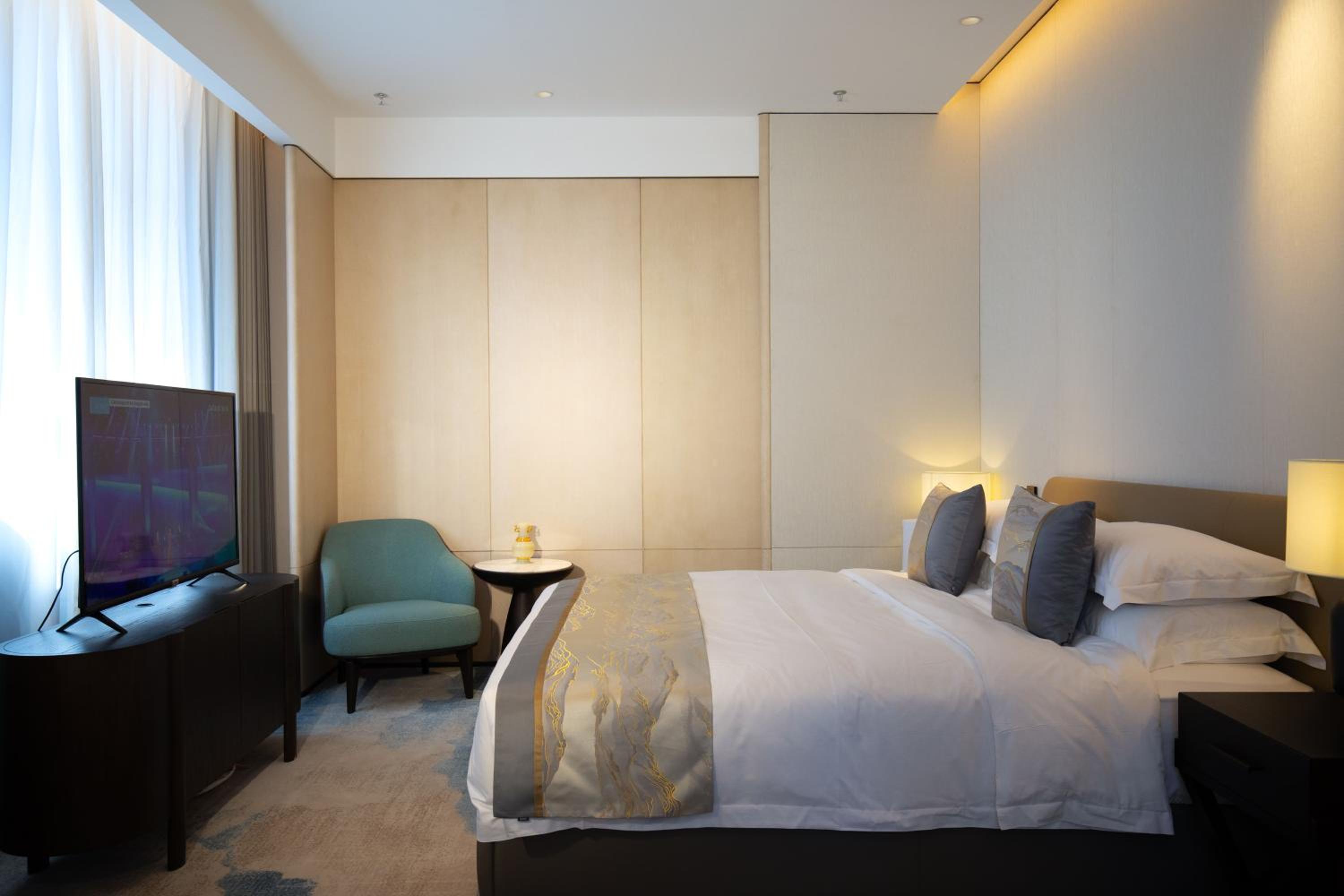 Deluxe Suite - Photo 2