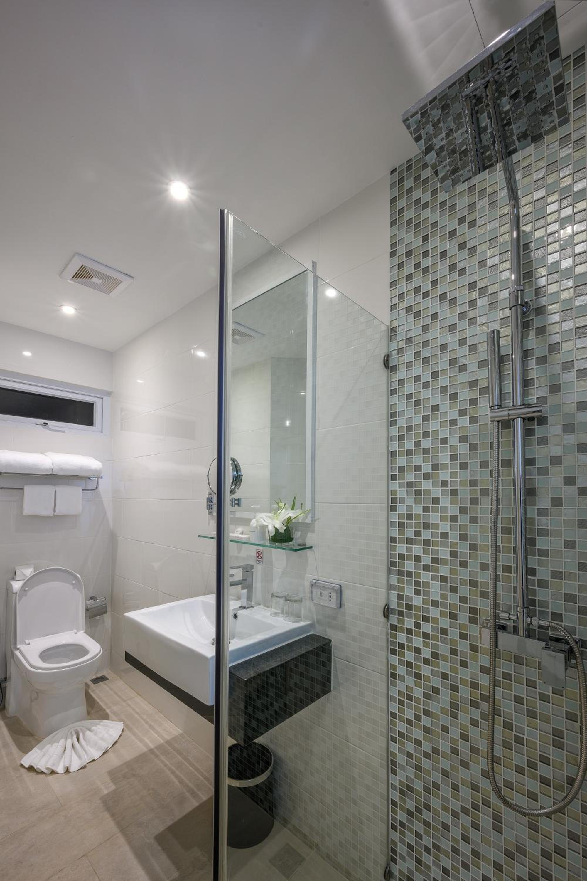 Superior With Pool Access - Twin Bed - Photo 7