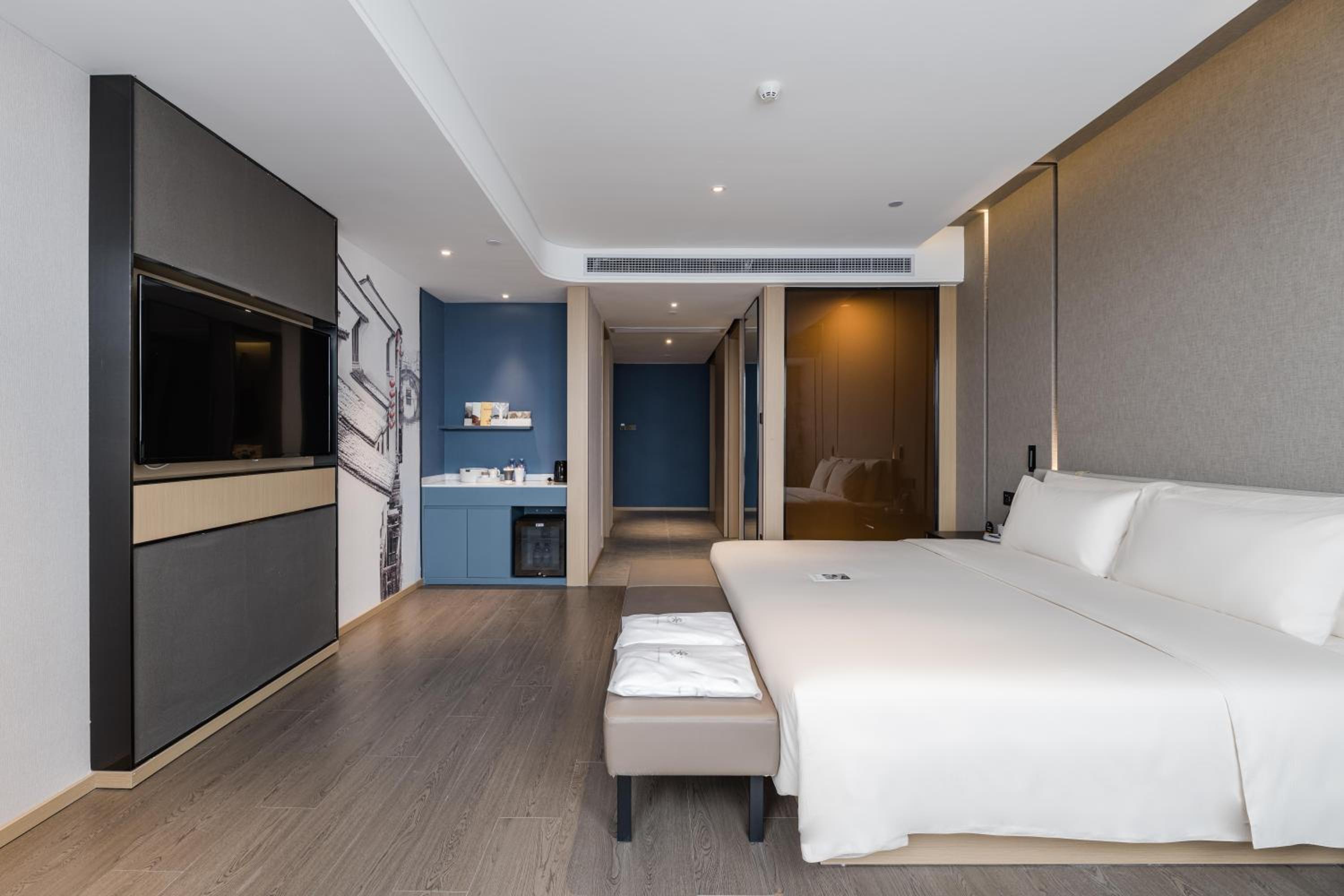 Jimu Double Room with Lake View - Photo 4