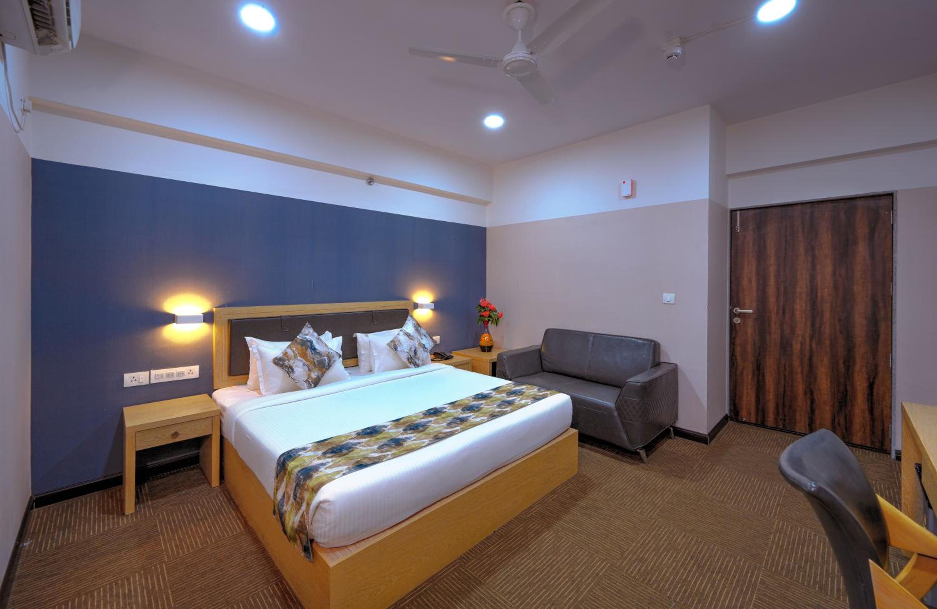 Deluxe King Room photo 3