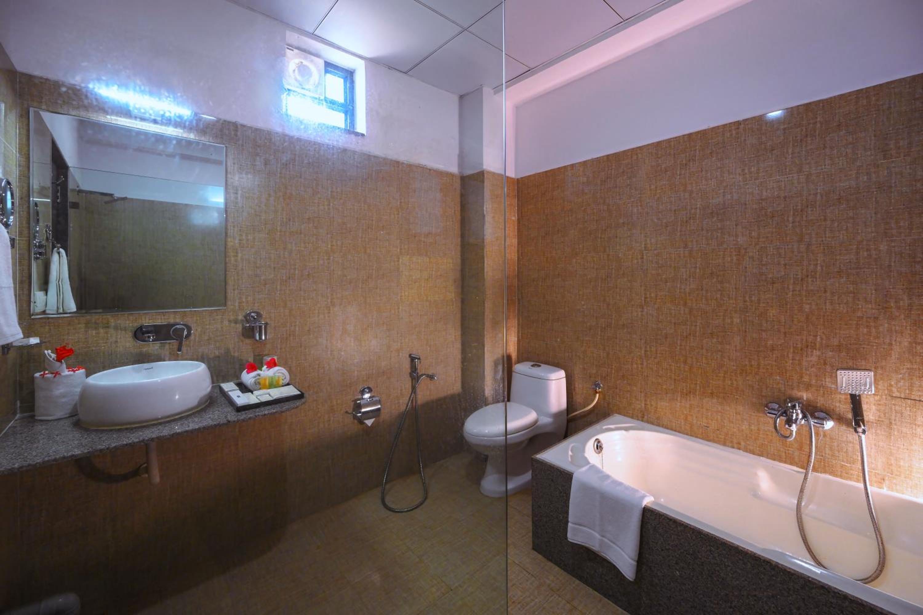 Deluxe King Room photo 2