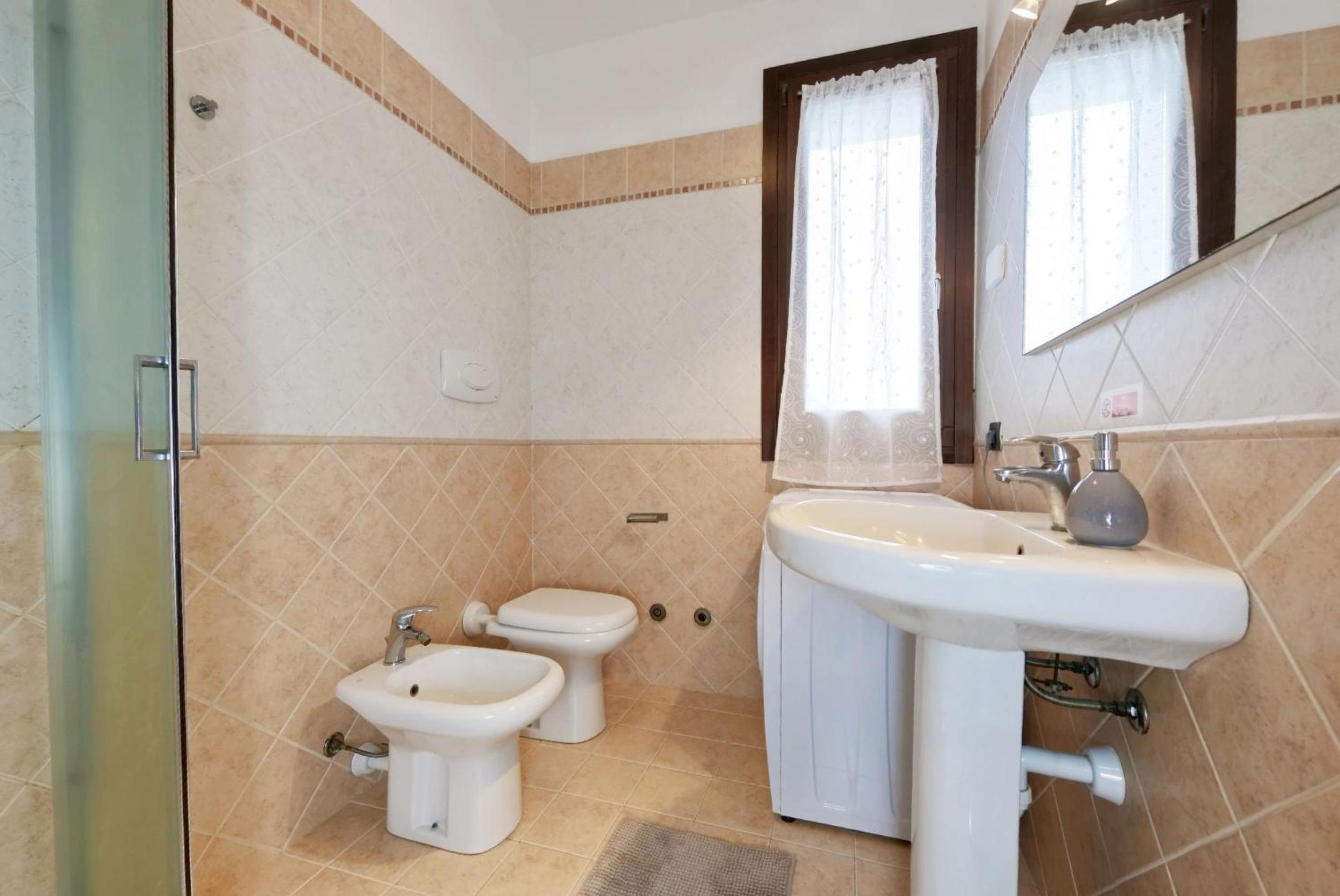 Two-Bedroom Apartment with Balcony photo 2