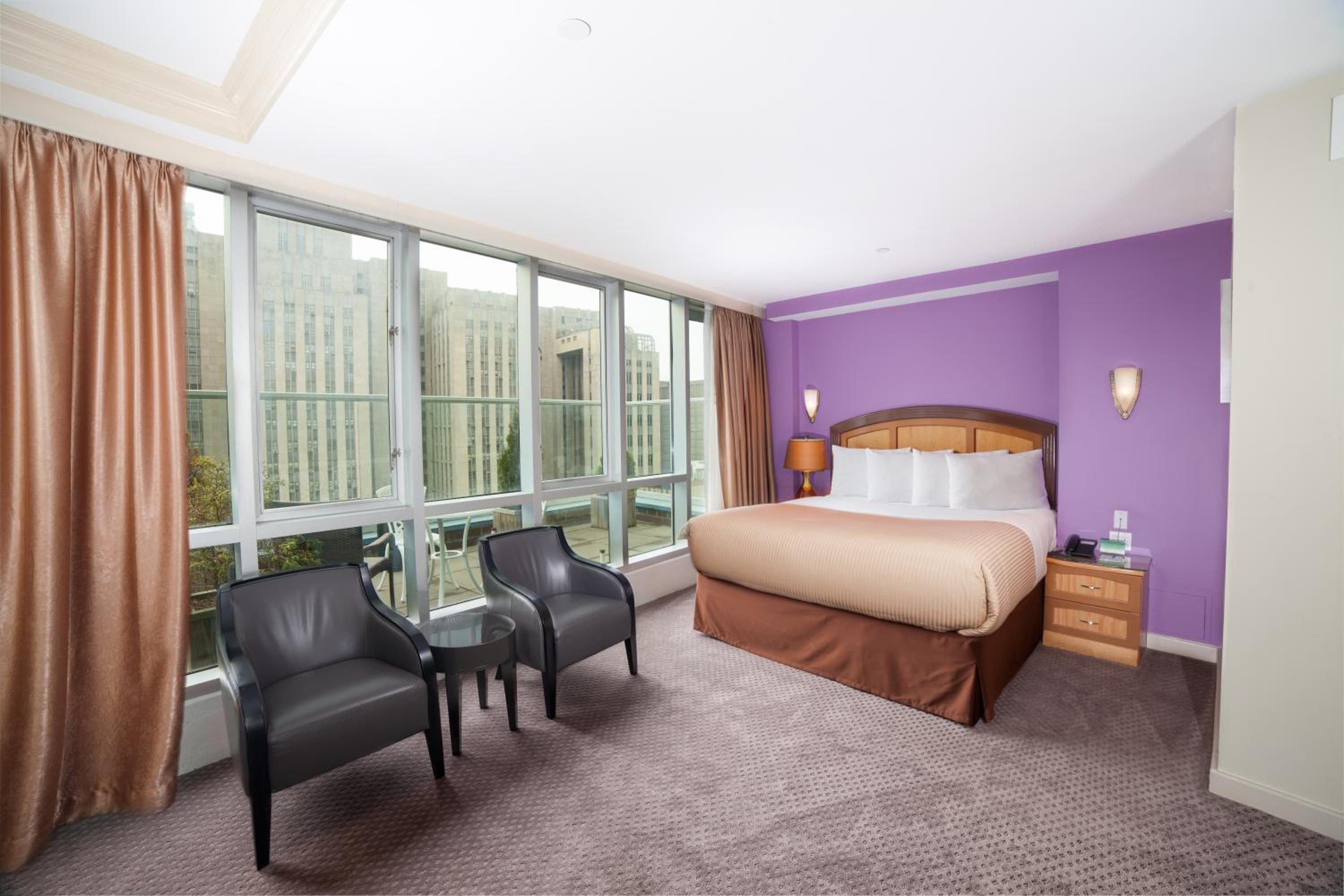 Deluxe City View King Suite with Balcony