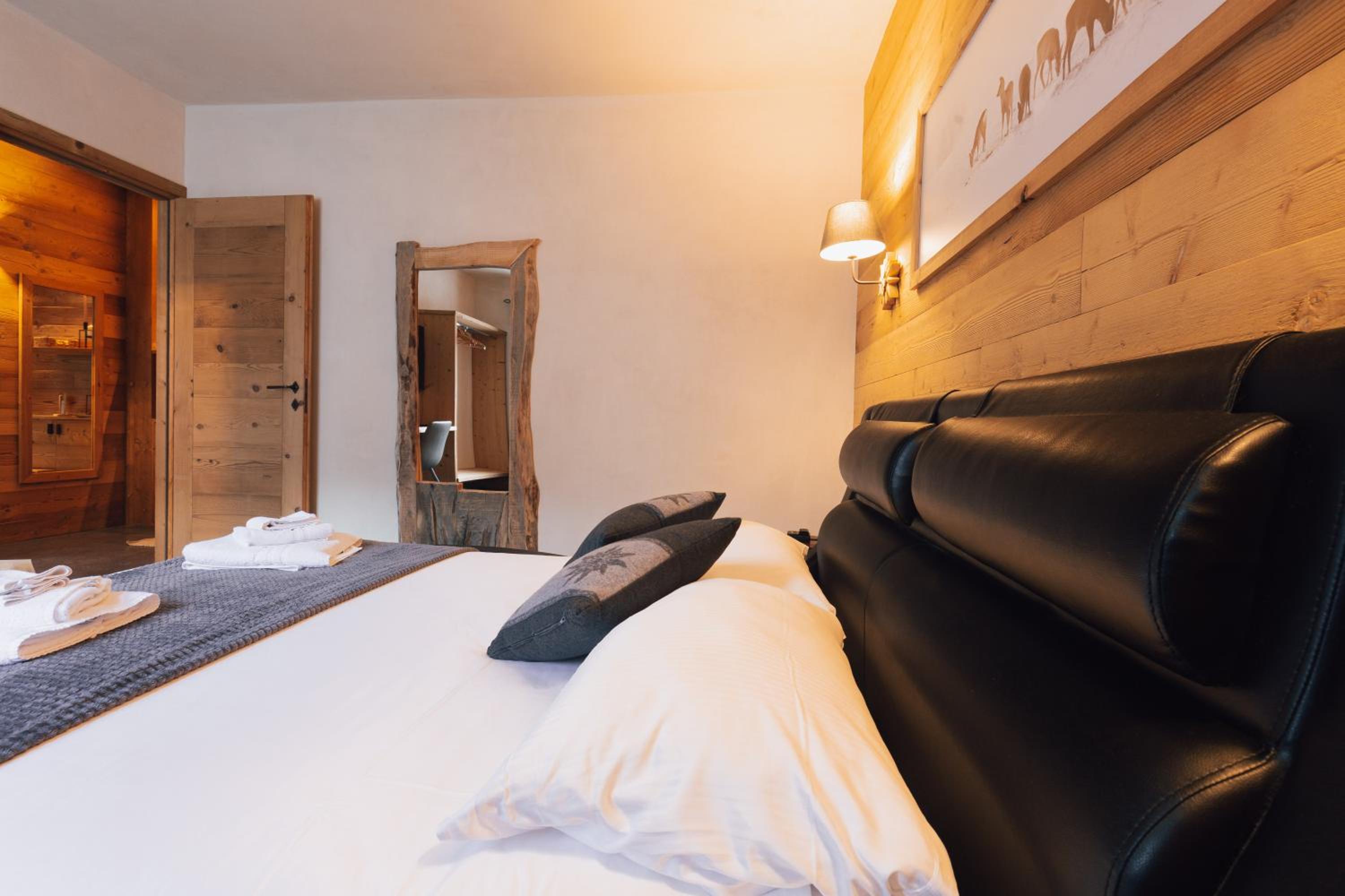 King Suite with Spa Bath photo 3